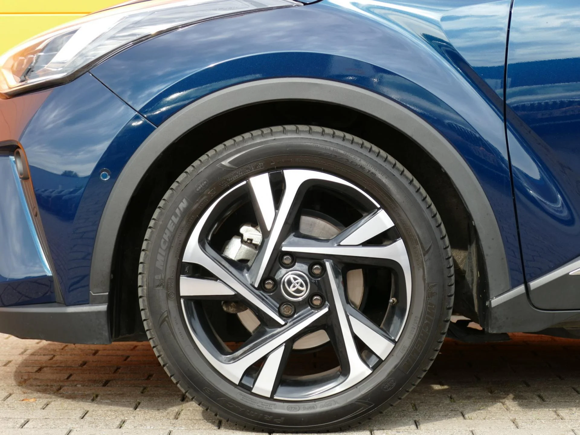 TOYOTA C-HR - Miniature 33 sur 34 - Cliquer pour voir cette photo