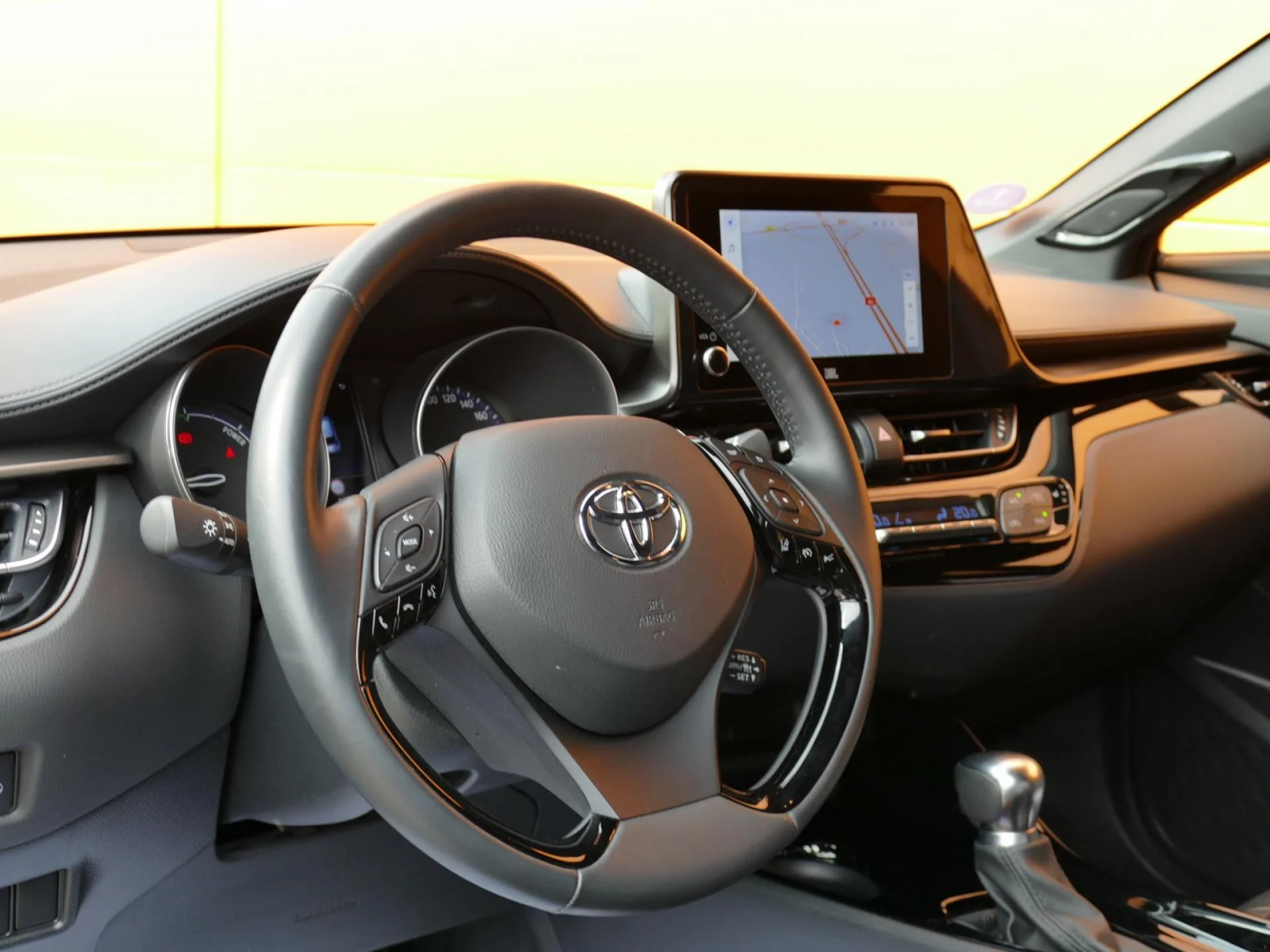 TOYOTA C-HR - Miniature 14 sur 34 - Cliquer pour voir cette photo