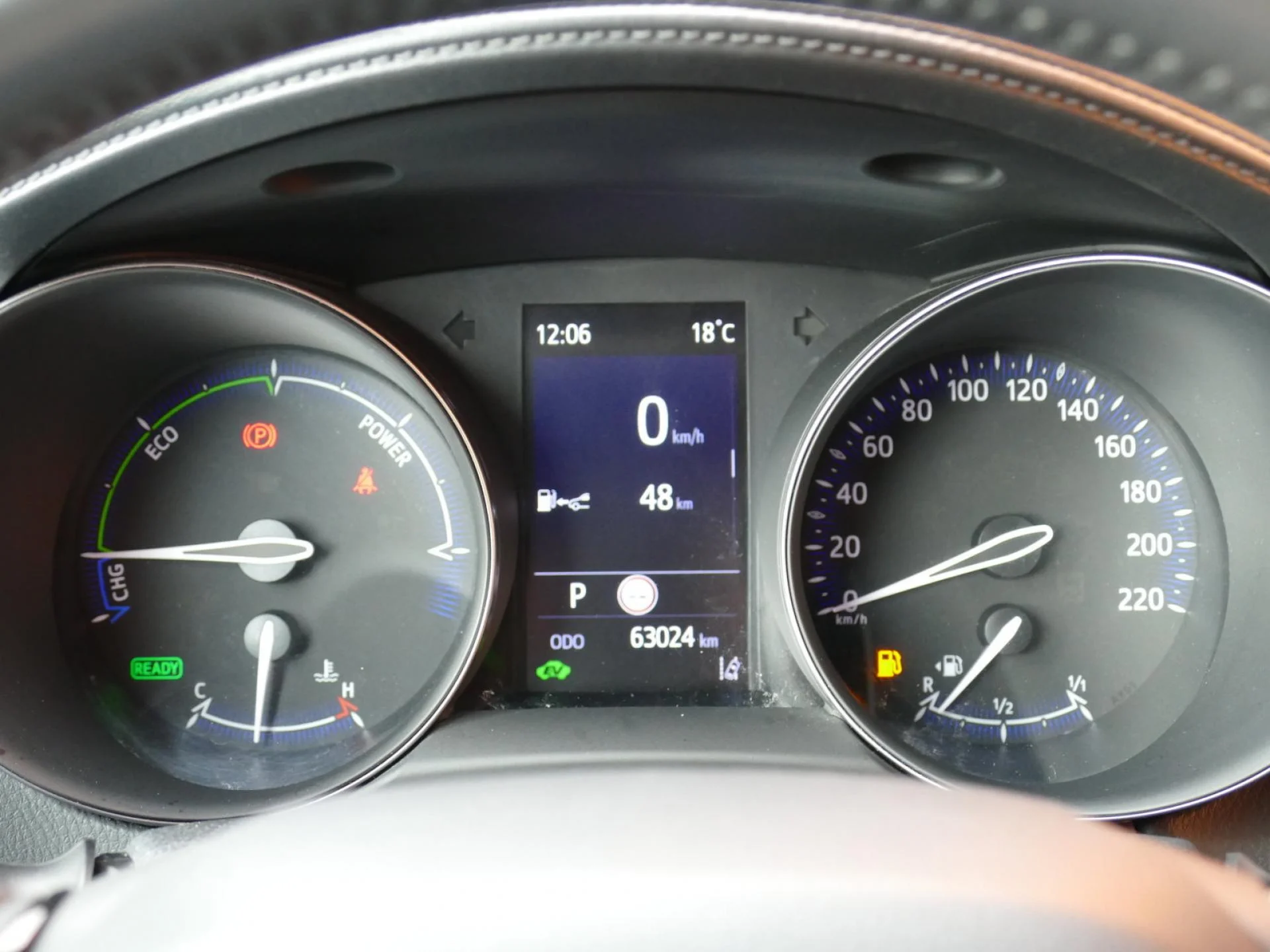 TOYOTA C-HR - Miniature 15 sur 32 - Cliquer pour voir cette photo