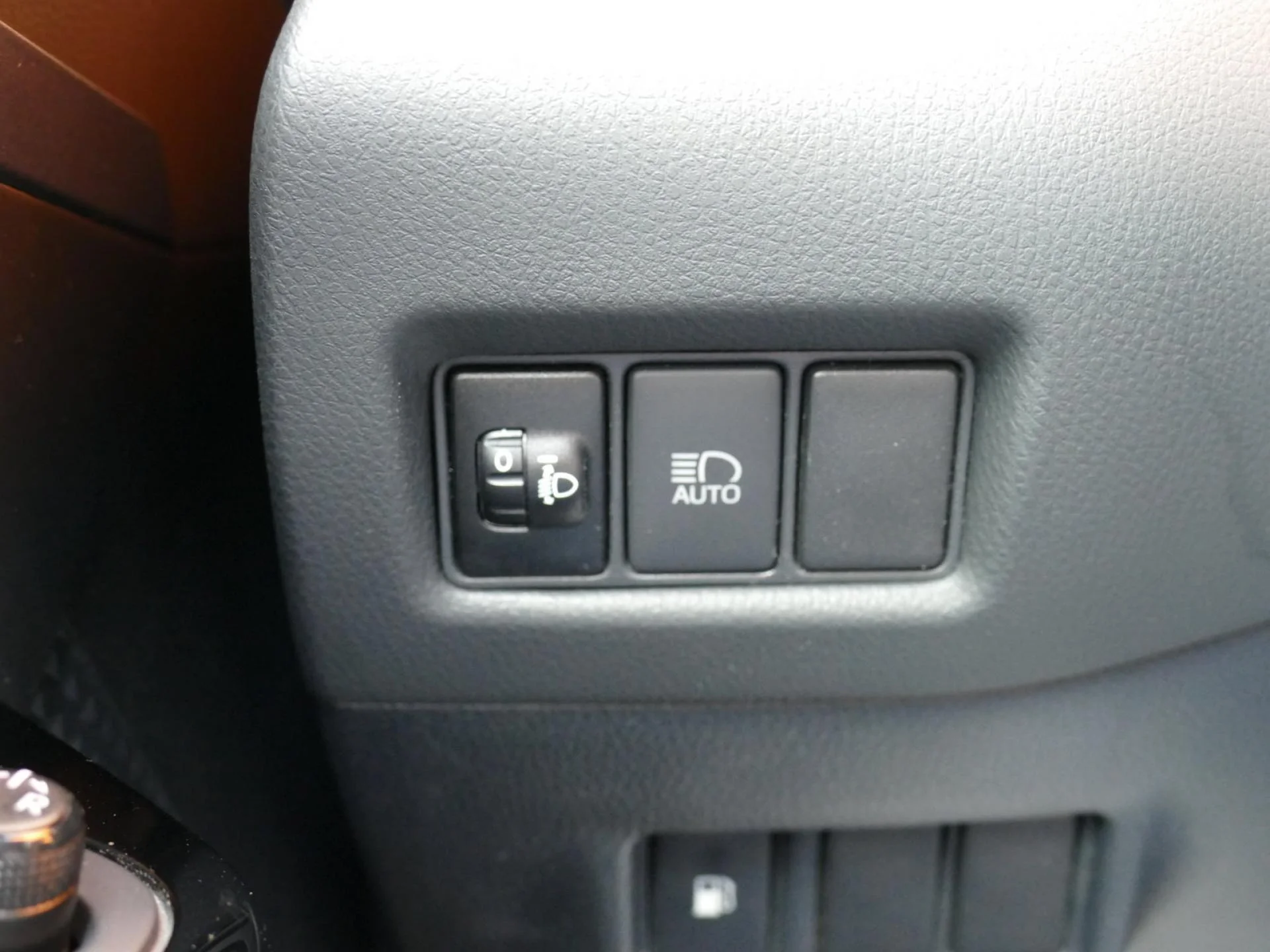 TOYOTA C-HR - Miniature 20 sur 32 - Cliquer pour voir cette photo