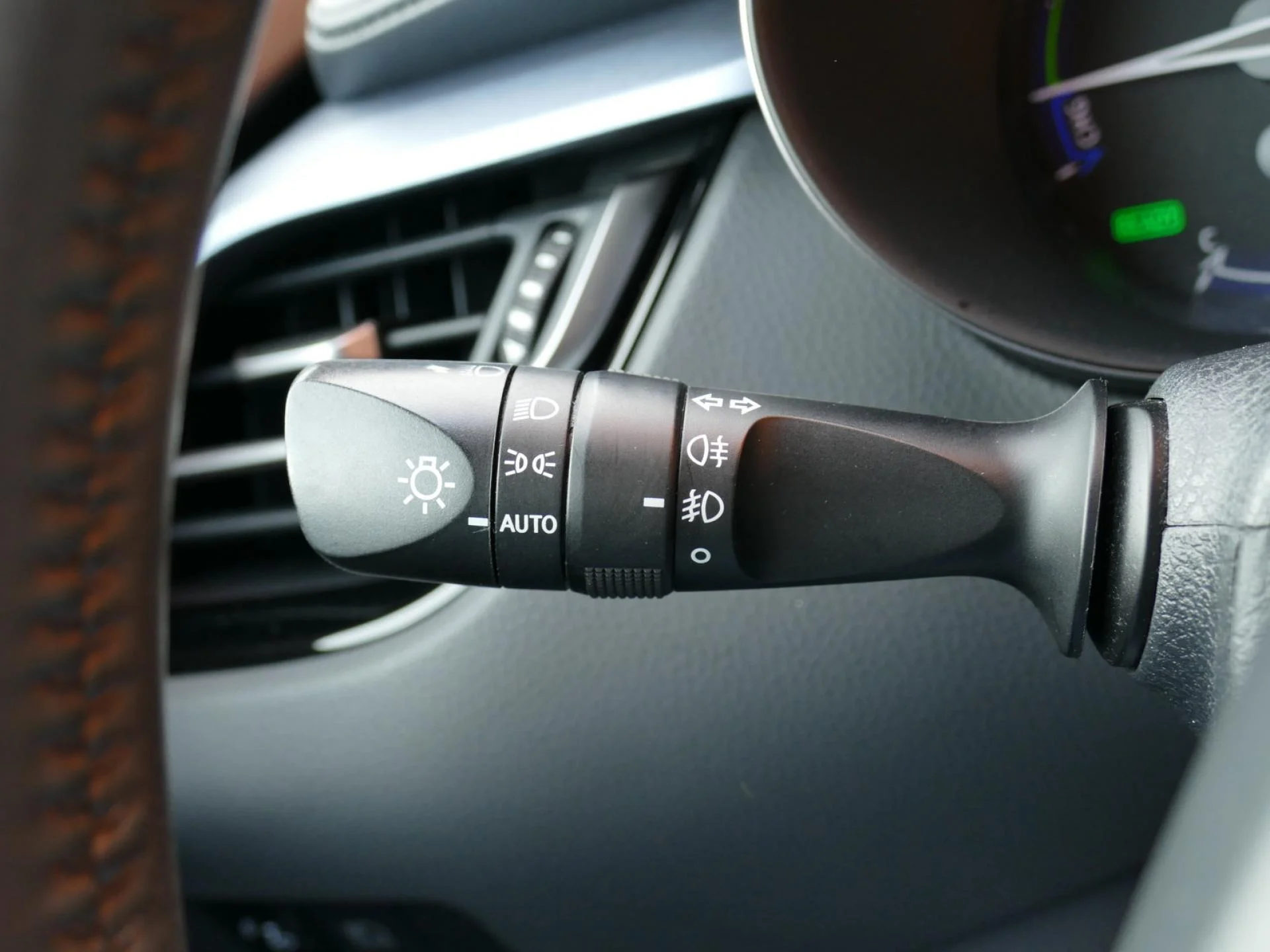 TOYOTA C-HR - Miniature 24 sur 32 - Cliquer pour voir cette photo