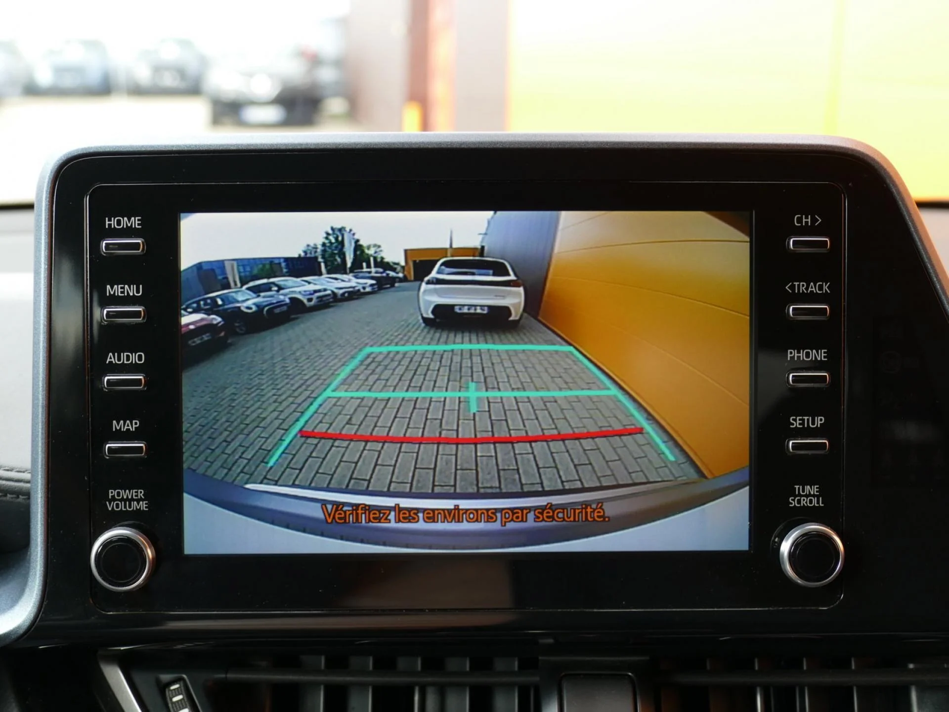 TOYOTA C-HR - Miniature 10 sur 32 - Cliquer pour voir cette photo