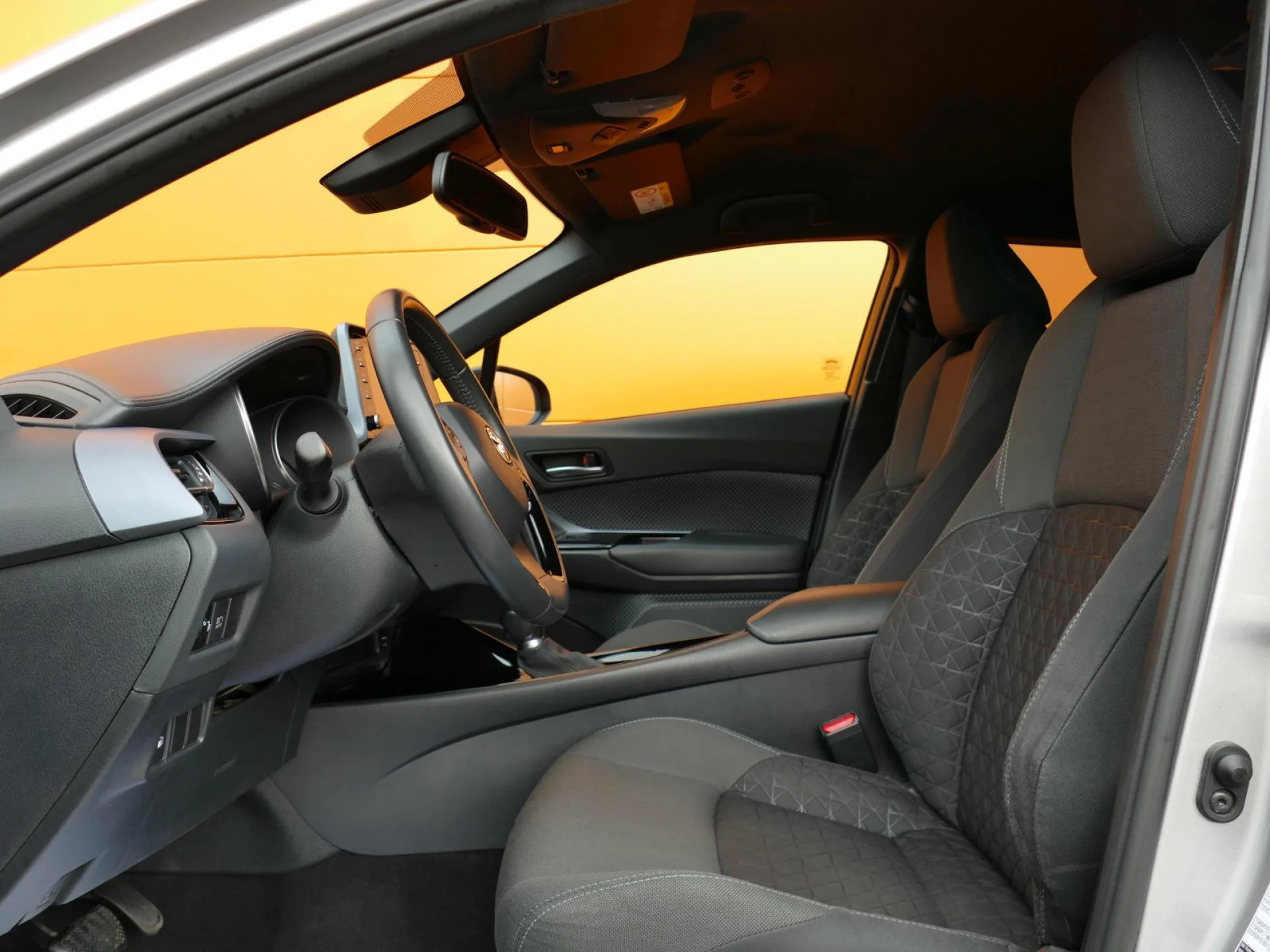 TOYOTA C-HR - Miniature 7 sur 32 - Cliquer pour voir cette photo