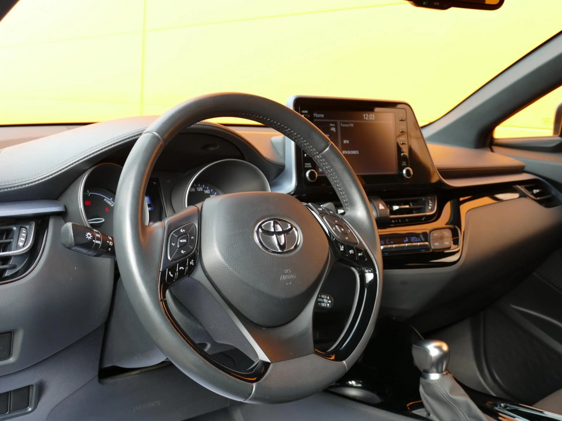 TOYOTA C-HR - Miniature 14 sur 32 - Cliquer pour voir cette photo