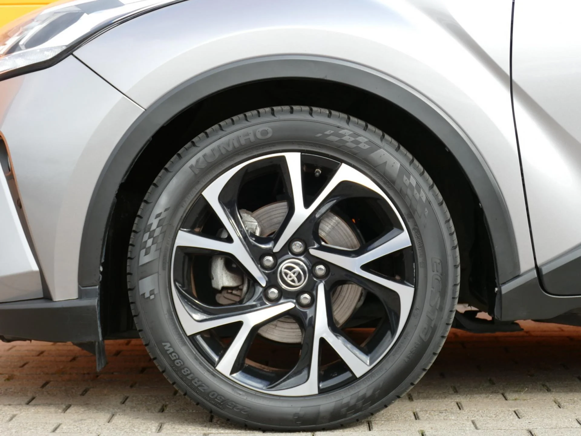 TOYOTA C-HR - Miniature 30 sur 32 - Cliquer pour voir cette photo