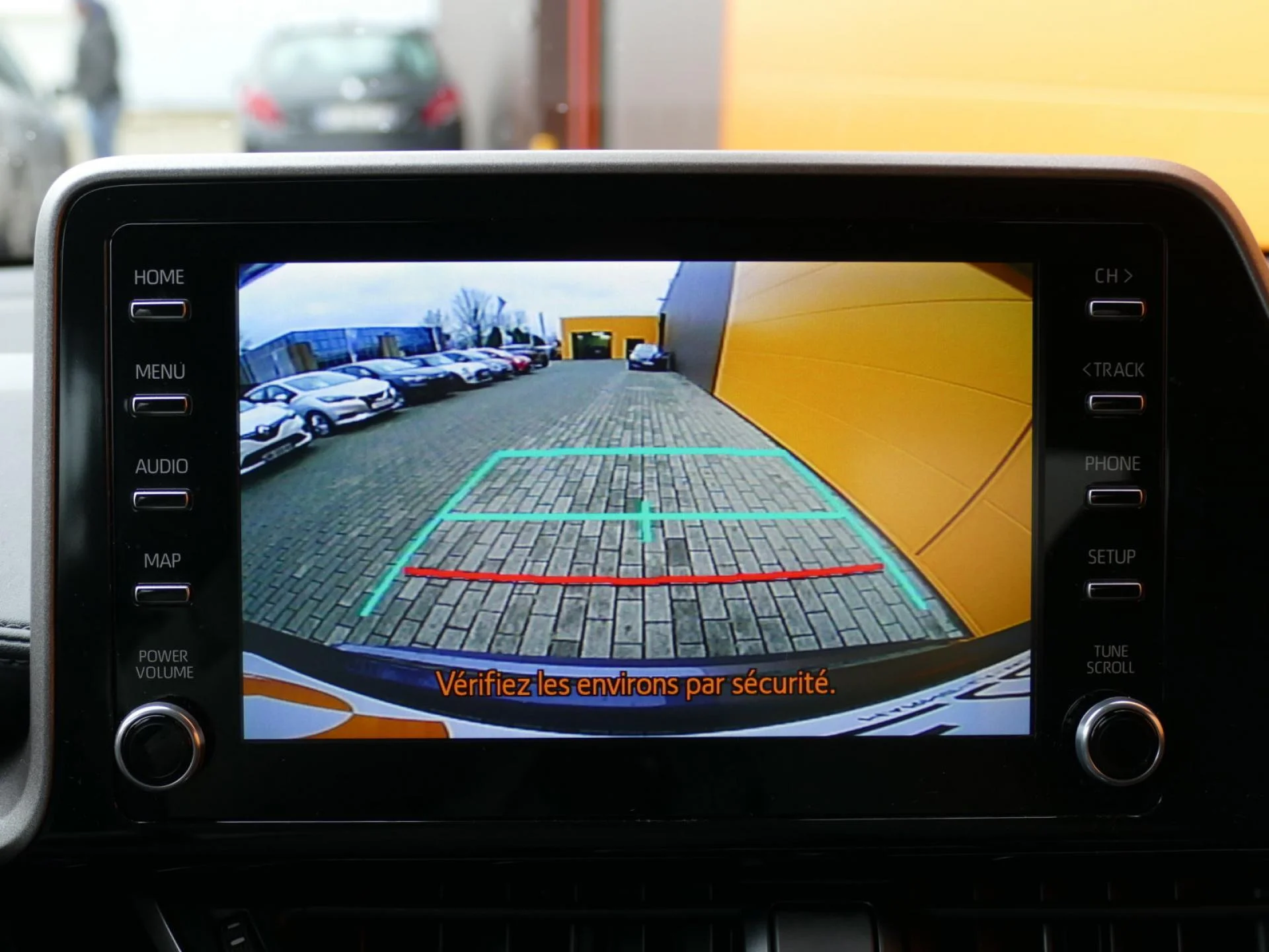 TOYOTA C-HR - Miniature 10 sur 32 - Cliquer pour voir cette photo