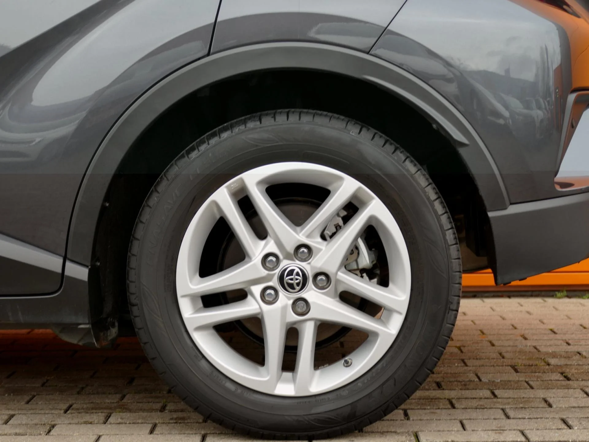 TOYOTA C-HR - Miniature 32 sur 32 - Cliquer pour voir cette photo