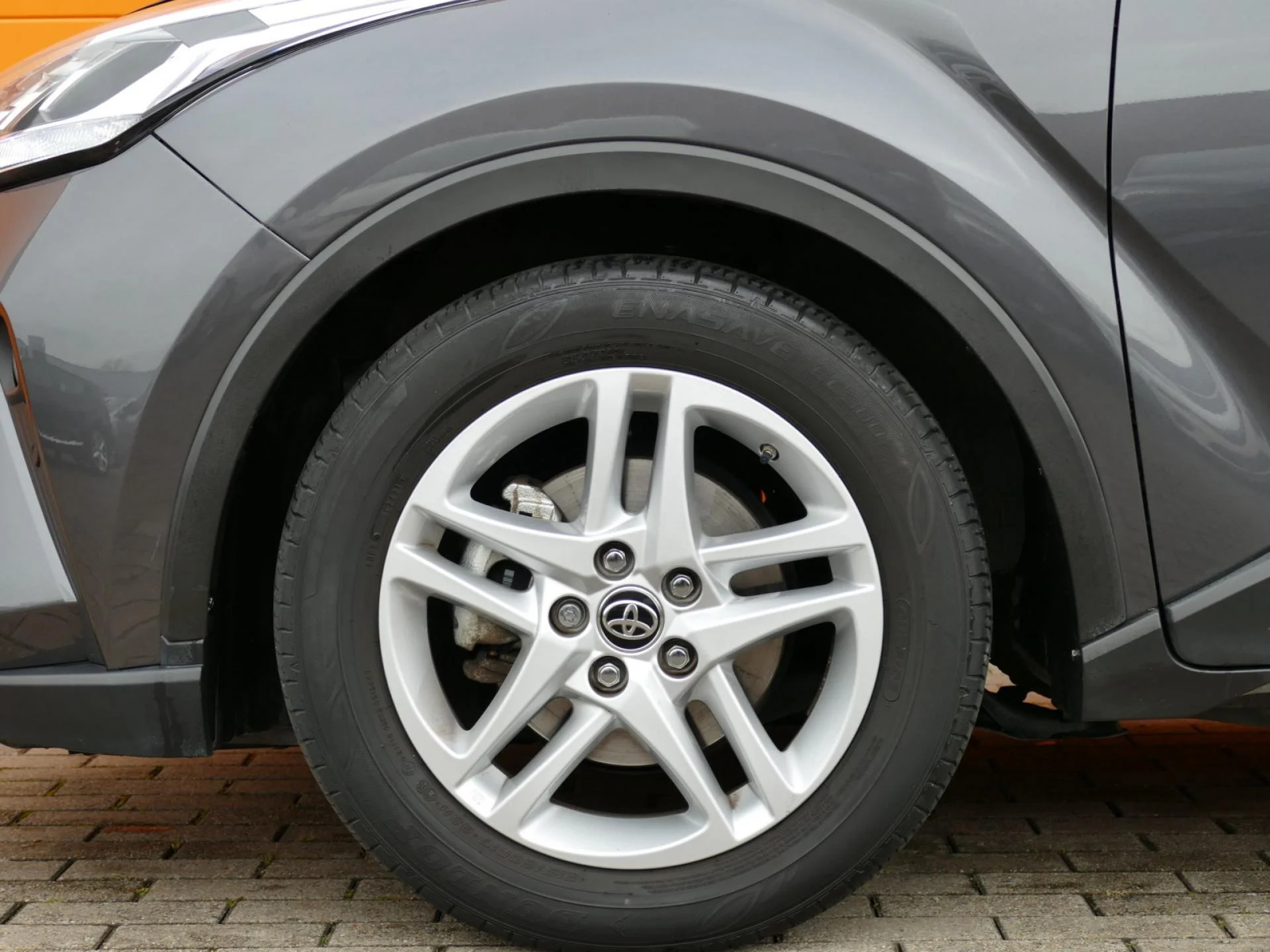 TOYOTA C-HR - Miniature 31 sur 32 - Cliquer pour voir cette photo