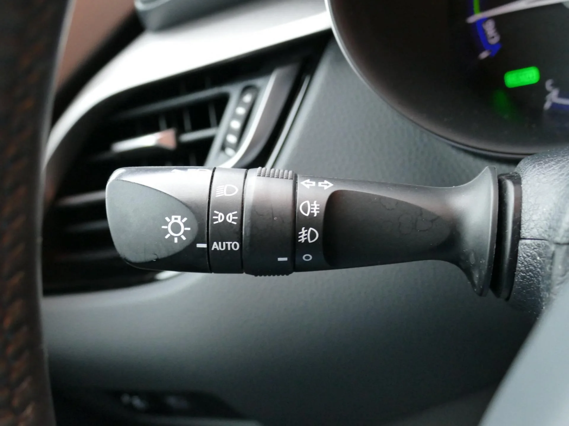 TOYOTA C-HR - Miniature 24 sur 32 - Cliquer pour voir cette photo