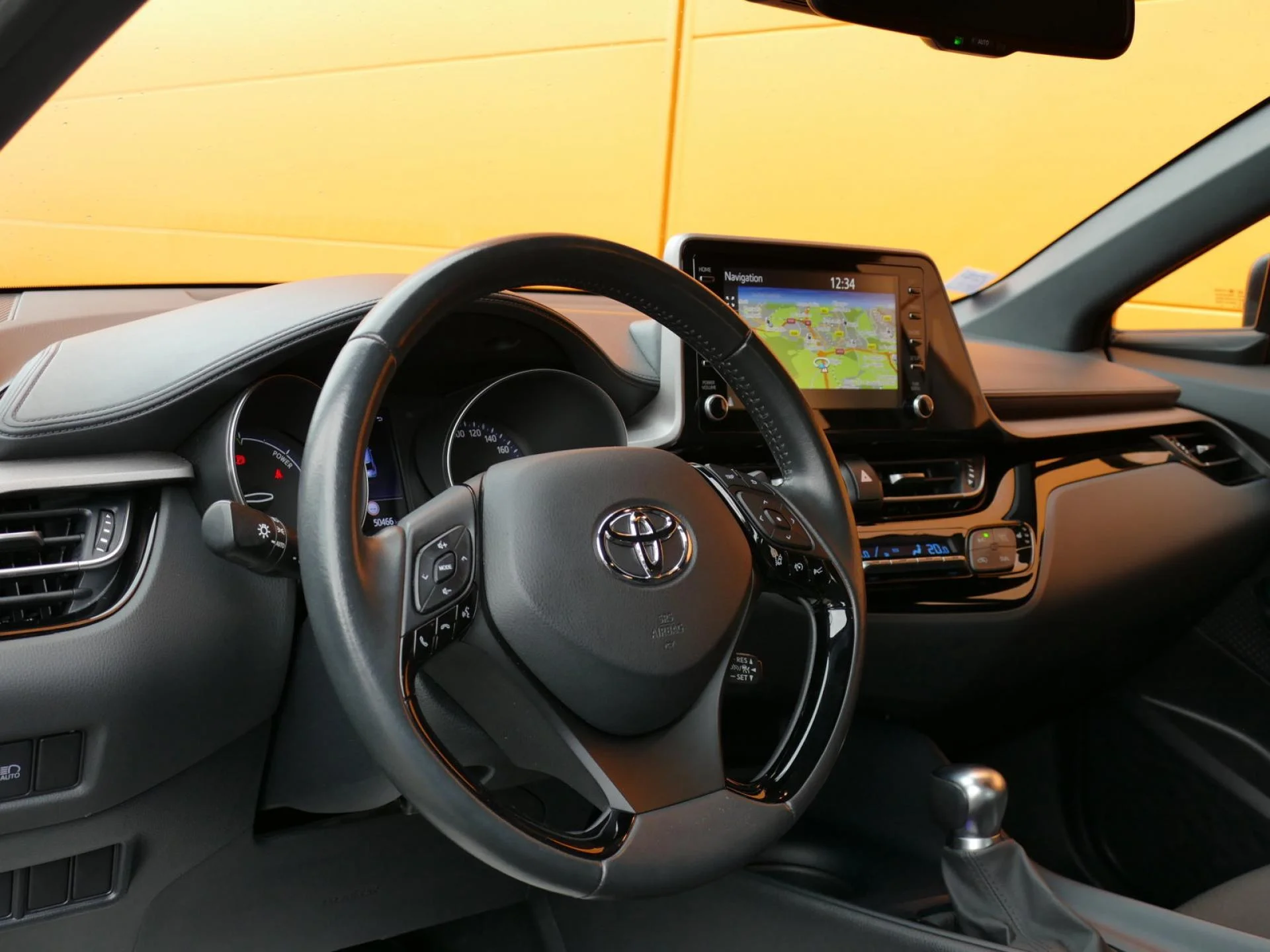 TOYOTA C-HR - Miniature 13 sur 32 - Cliquer pour voir cette photo