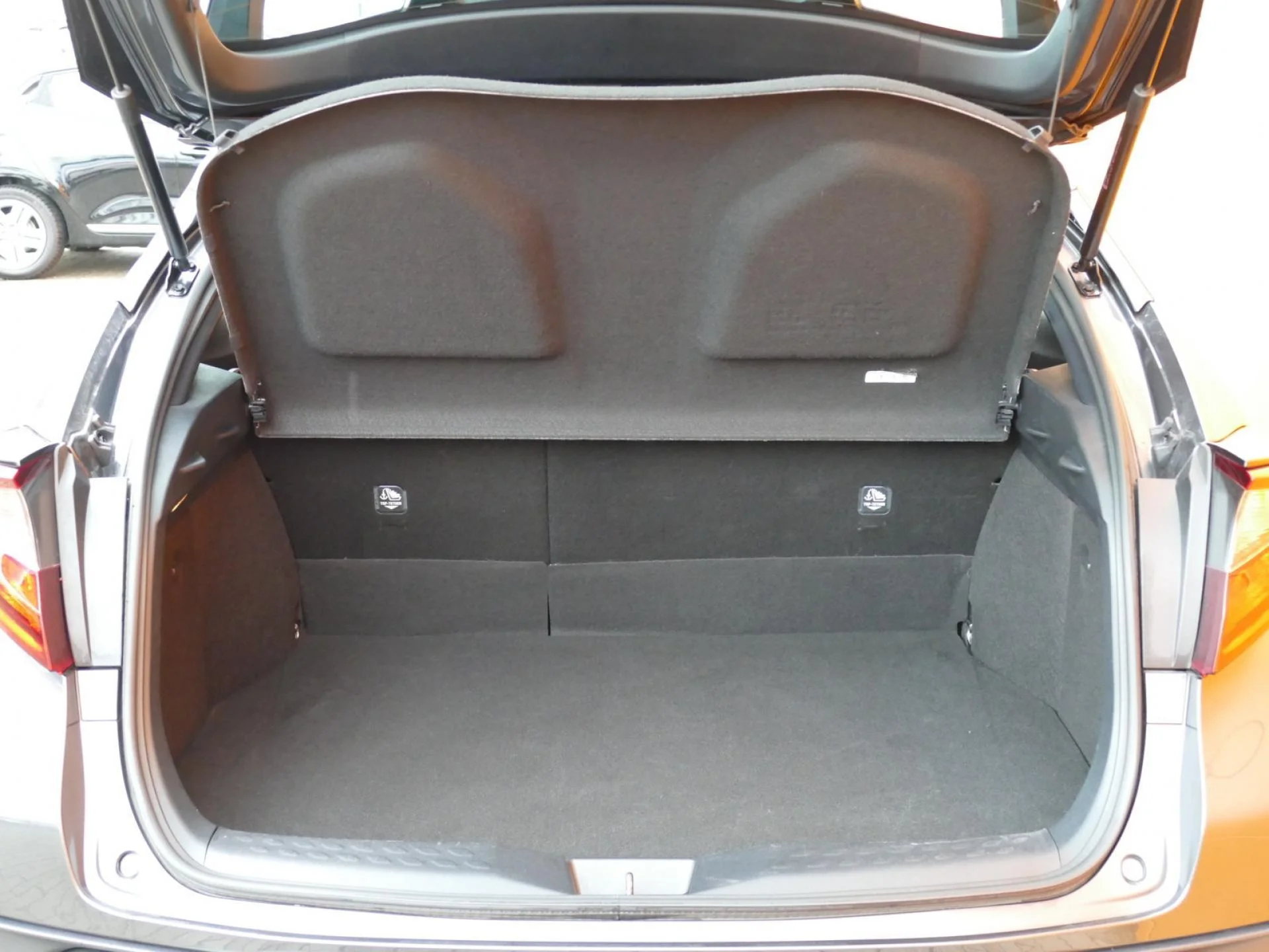 TOYOTA C-HR - Miniature 8 sur 32 - Cliquer pour voir cette photo