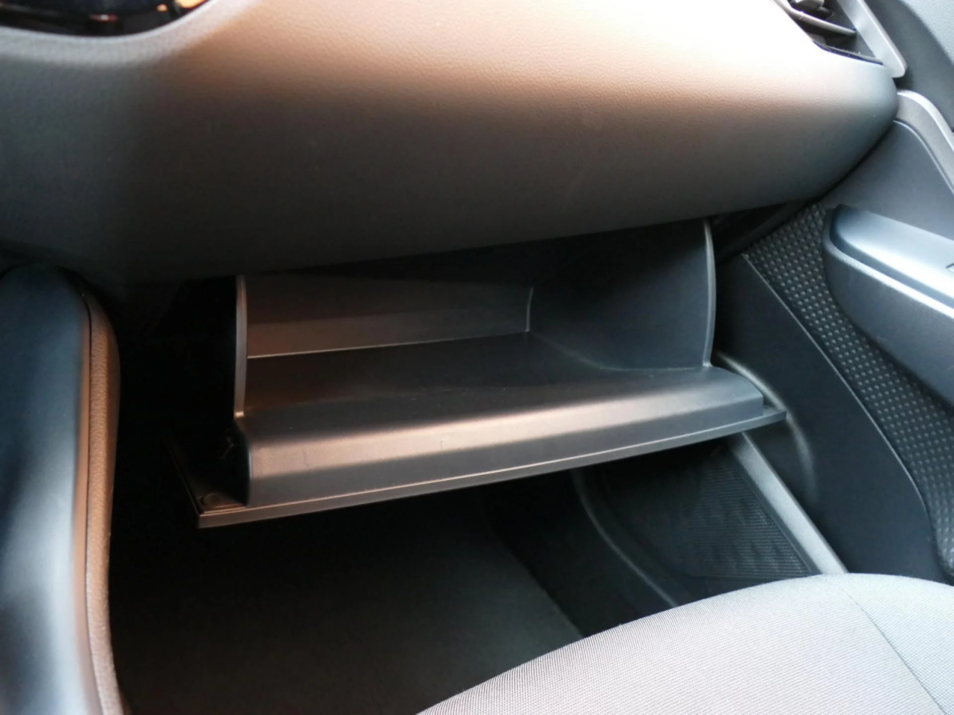 TOYOTA C-HR - Miniature 22 sur 32 - Cliquer pour voir cette photo