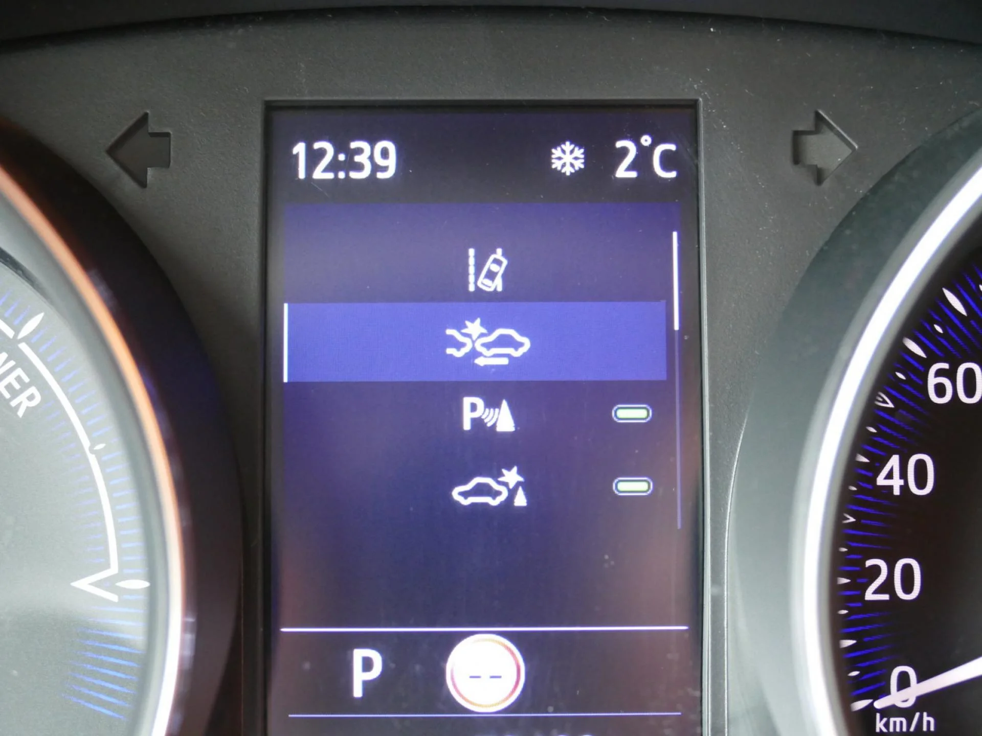 TOYOTA C-HR - Miniature 15 sur 32 - Cliquer pour voir cette photo