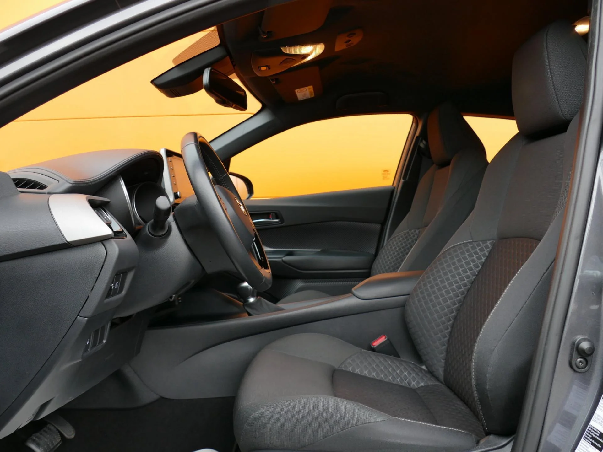 TOYOTA C-HR - Miniature 6 sur 32 - Cliquer pour voir cette photo