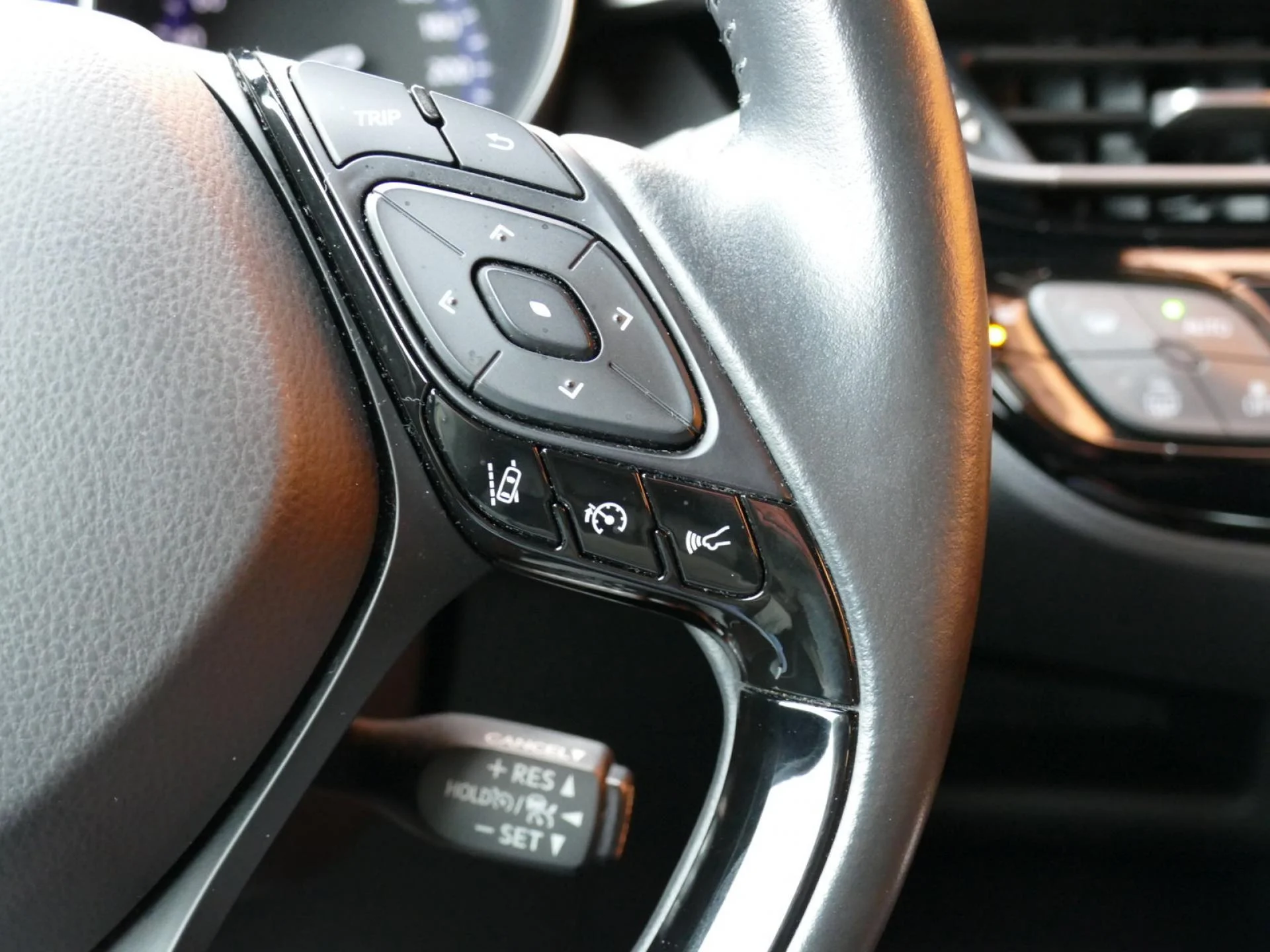 TOYOTA C-HR - Miniature 16 sur 32 - Cliquer pour voir cette photo