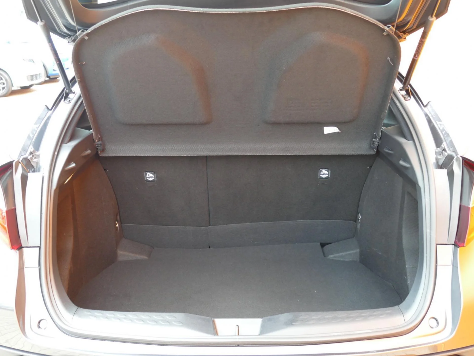 TOYOTA C-HR - Miniature 30 sur 32 - Cliquer pour voir cette photo