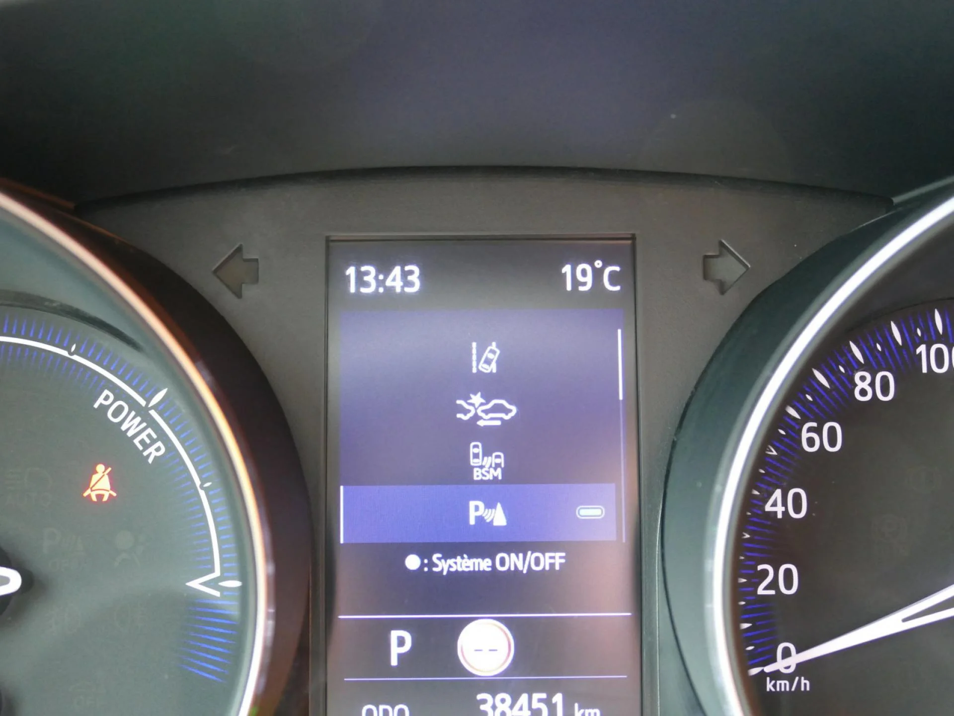 TOYOTA C-HR - Miniature 11 sur 32 - Cliquer pour voir cette photo