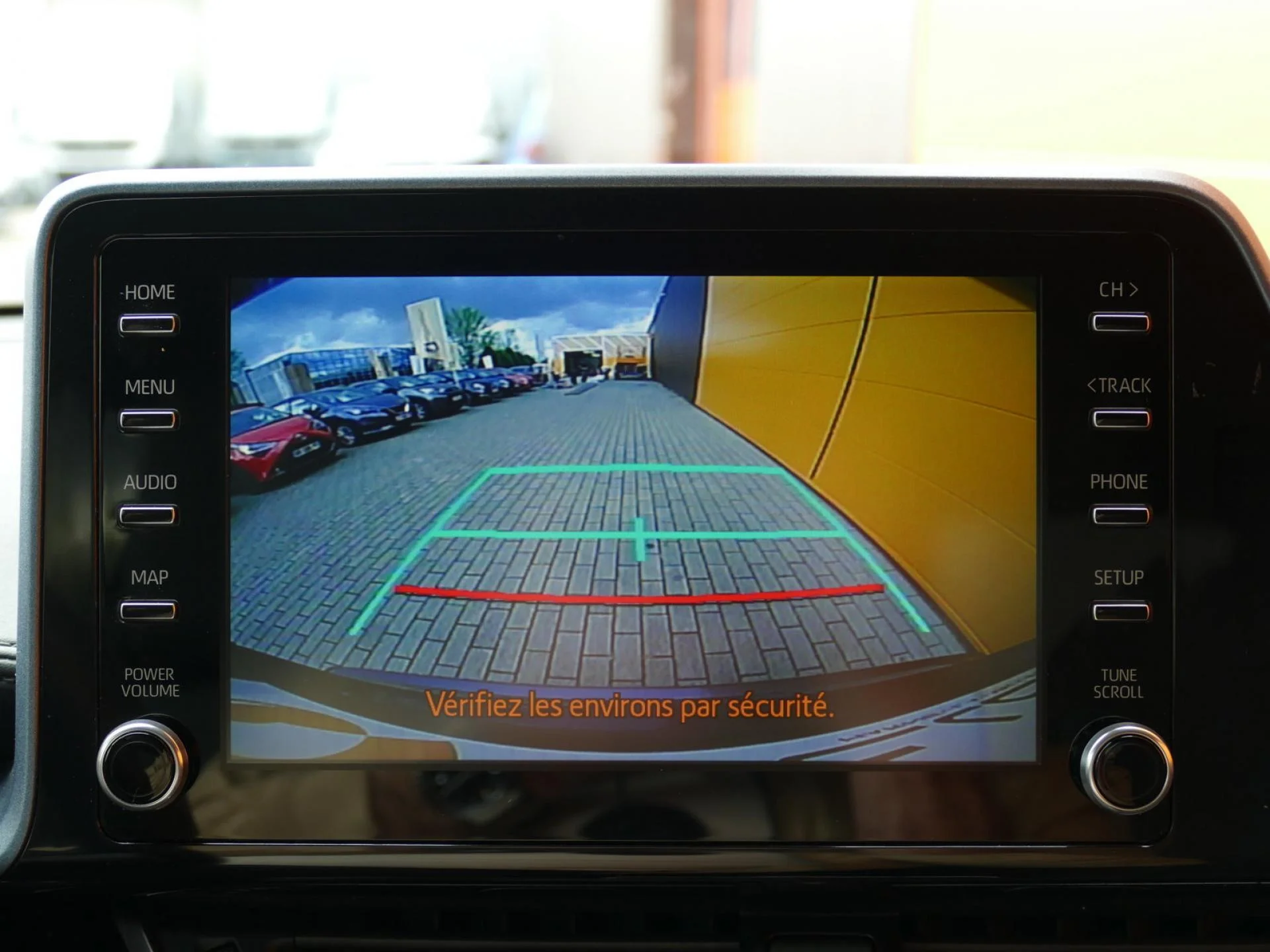 TOYOTA C-HR - Miniature 20 sur 32 - Cliquer pour voir cette photo