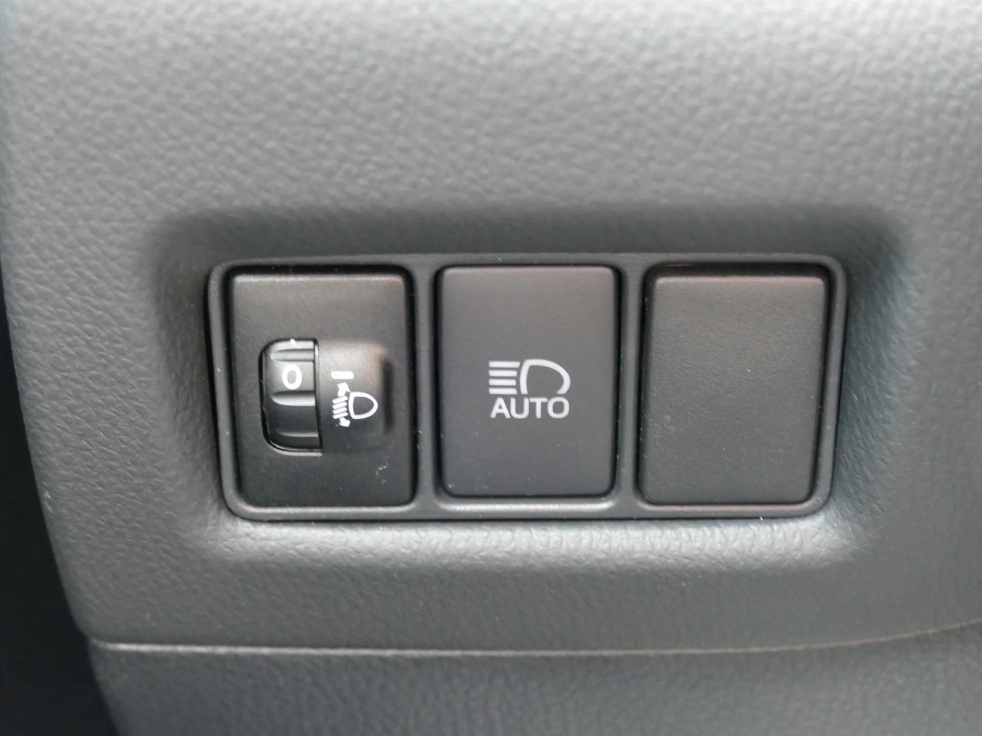 TOYOTA C-HR - Miniature 19 sur 32 - Cliquer pour voir cette photo