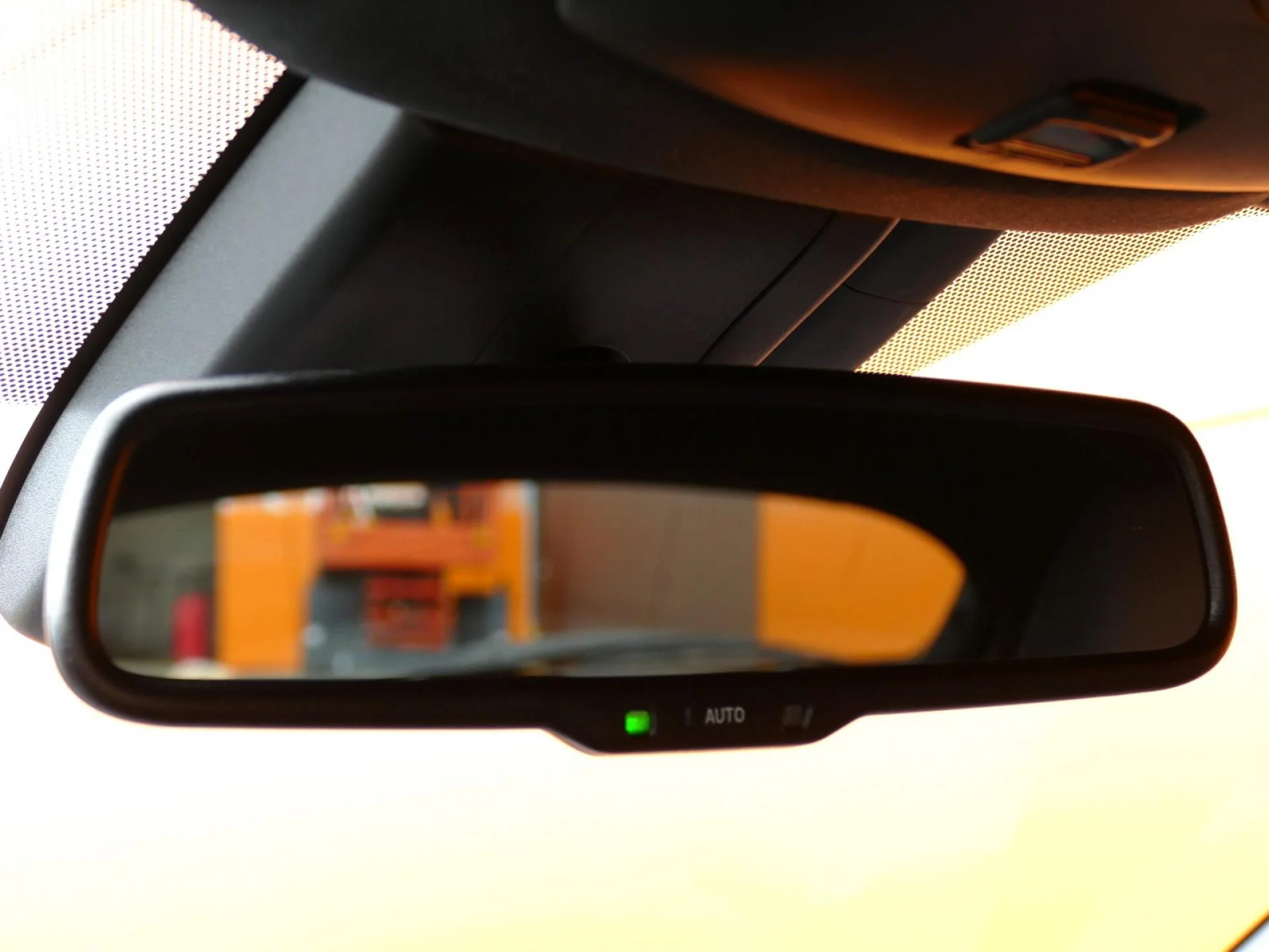 TOYOTA C-HR - Miniature 18 sur 32 - Cliquer pour voir cette photo