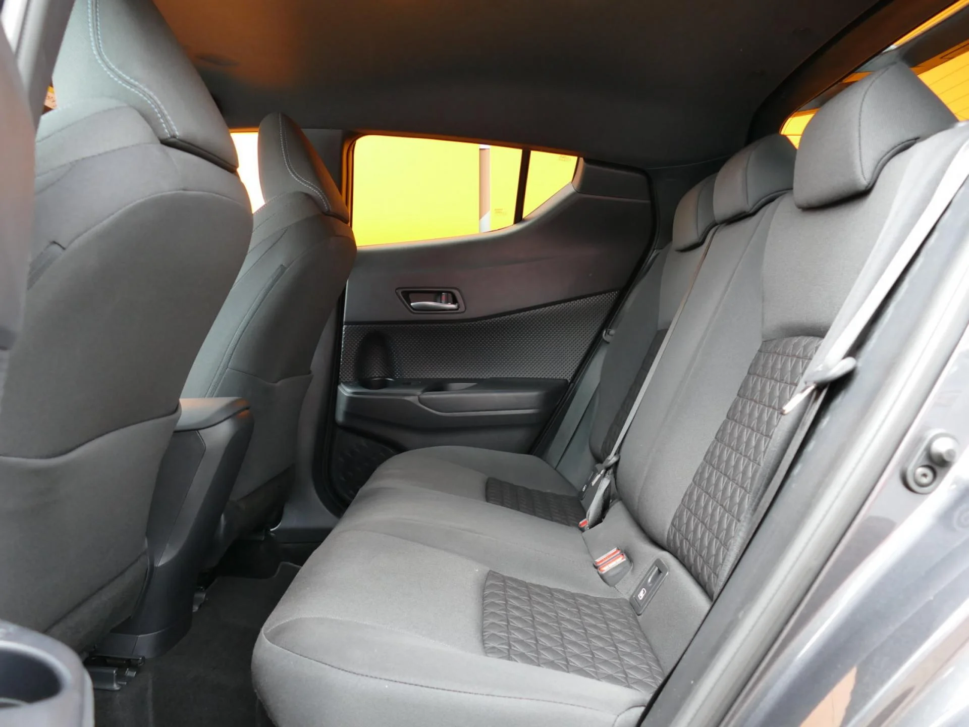TOYOTA C-HR - Miniature 31 sur 32 - Cliquer pour voir cette photo