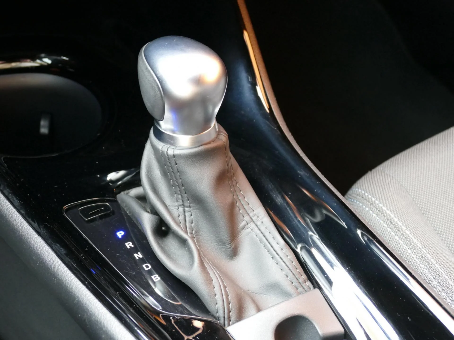 TOYOTA C-HR - Miniature 17 sur 32 - Cliquer pour voir cette photo