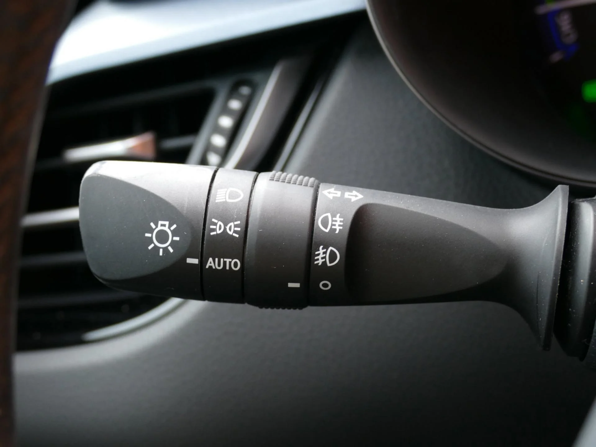 TOYOTA C-HR - Miniature 23 sur 32 - Cliquer pour voir cette photo