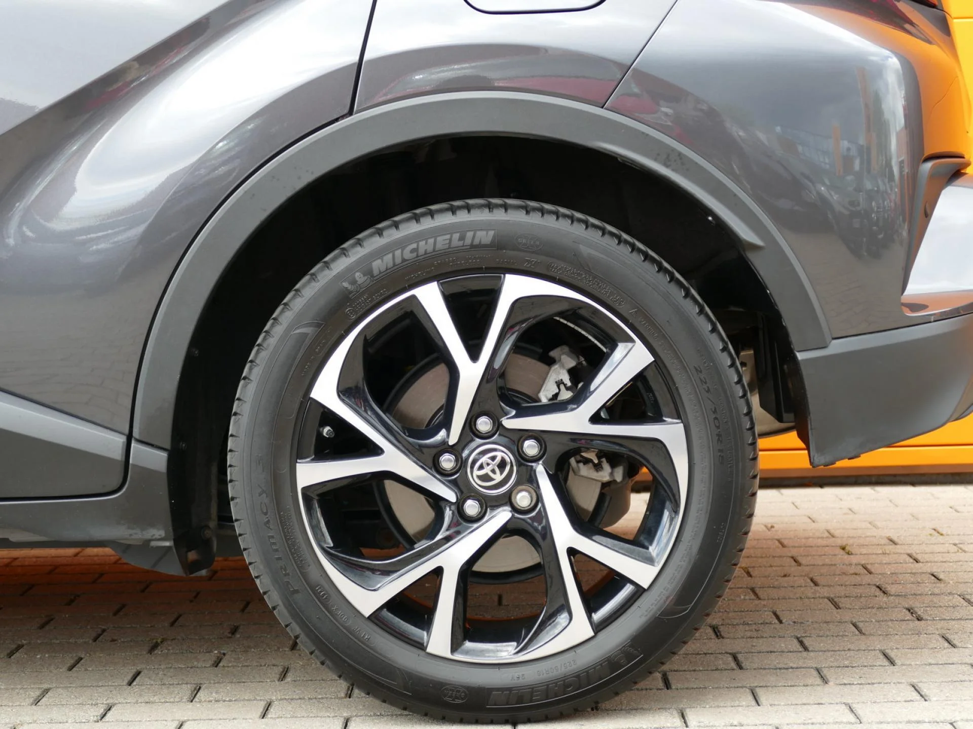 TOYOTA C-HR - Miniature 26 sur 32 - Cliquer pour voir cette photo