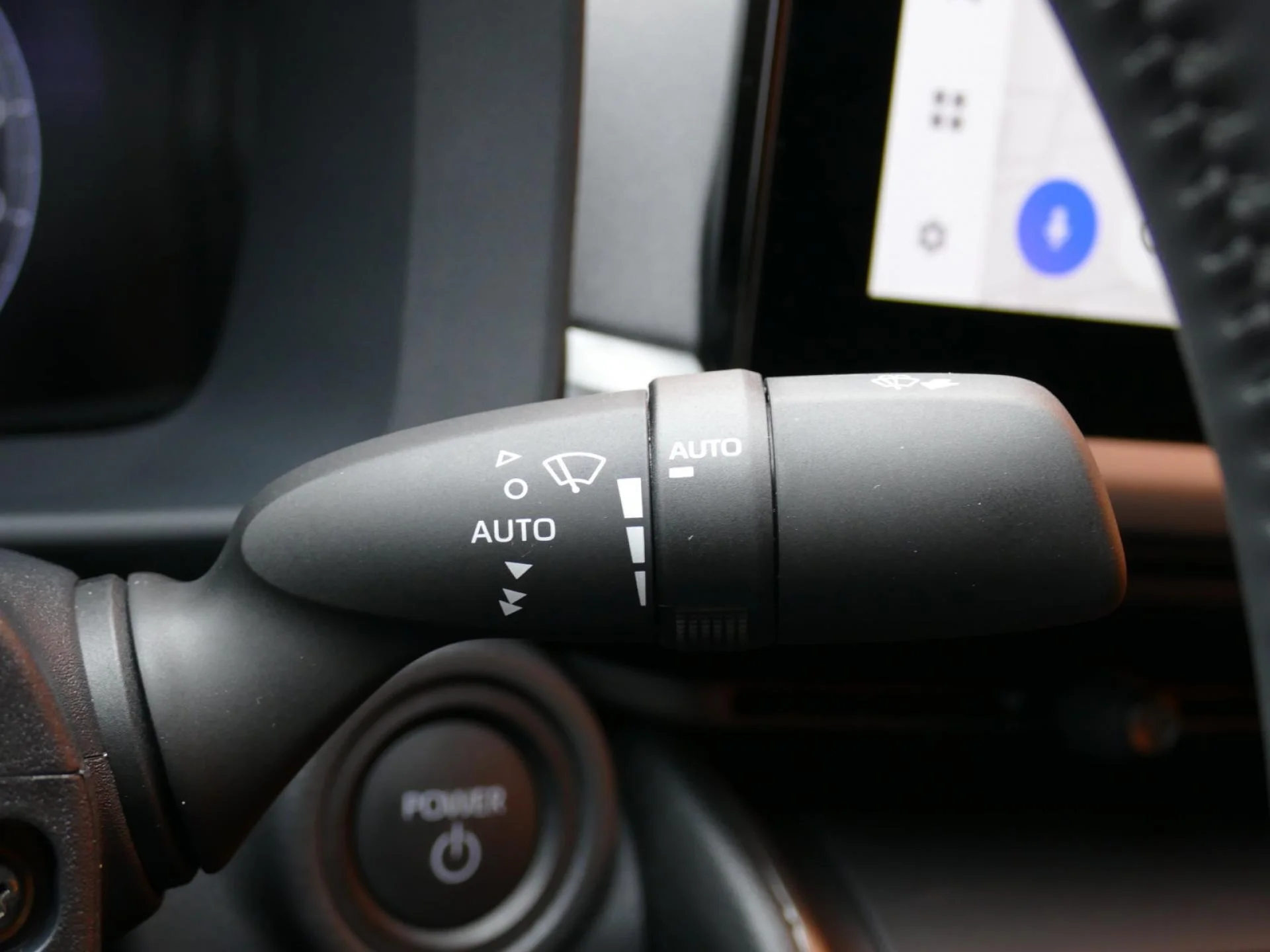 TOYOTA C-HR - Miniature 26 sur 33 - Cliquer pour voir cette photo