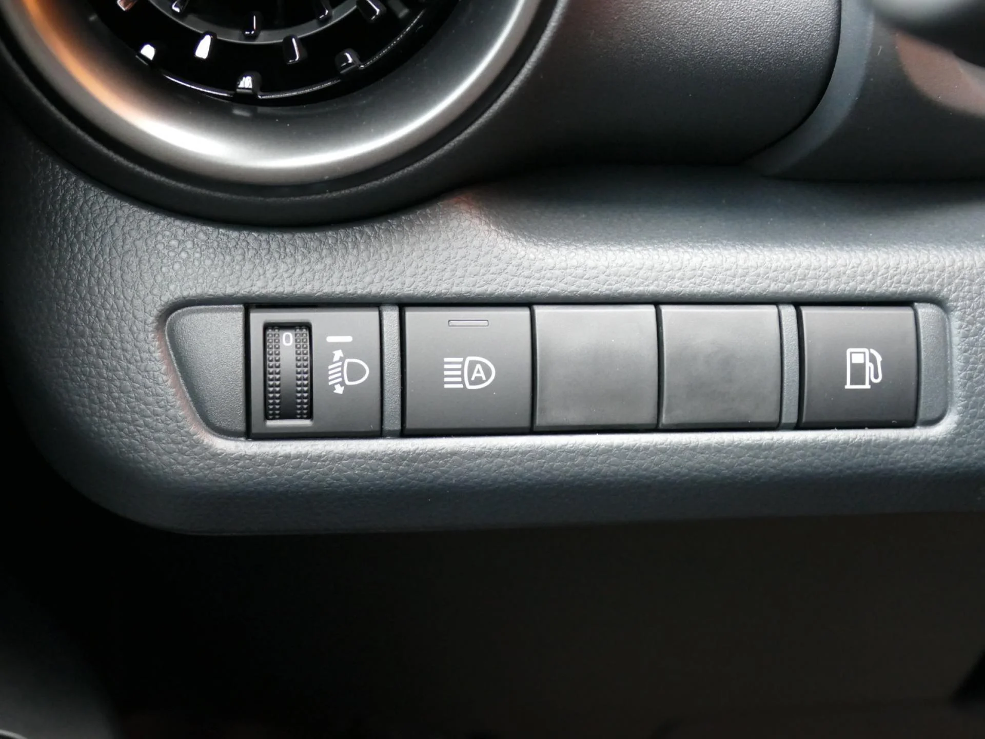 TOYOTA C-HR - Miniature 17 sur 33 - Cliquer pour voir cette photo
