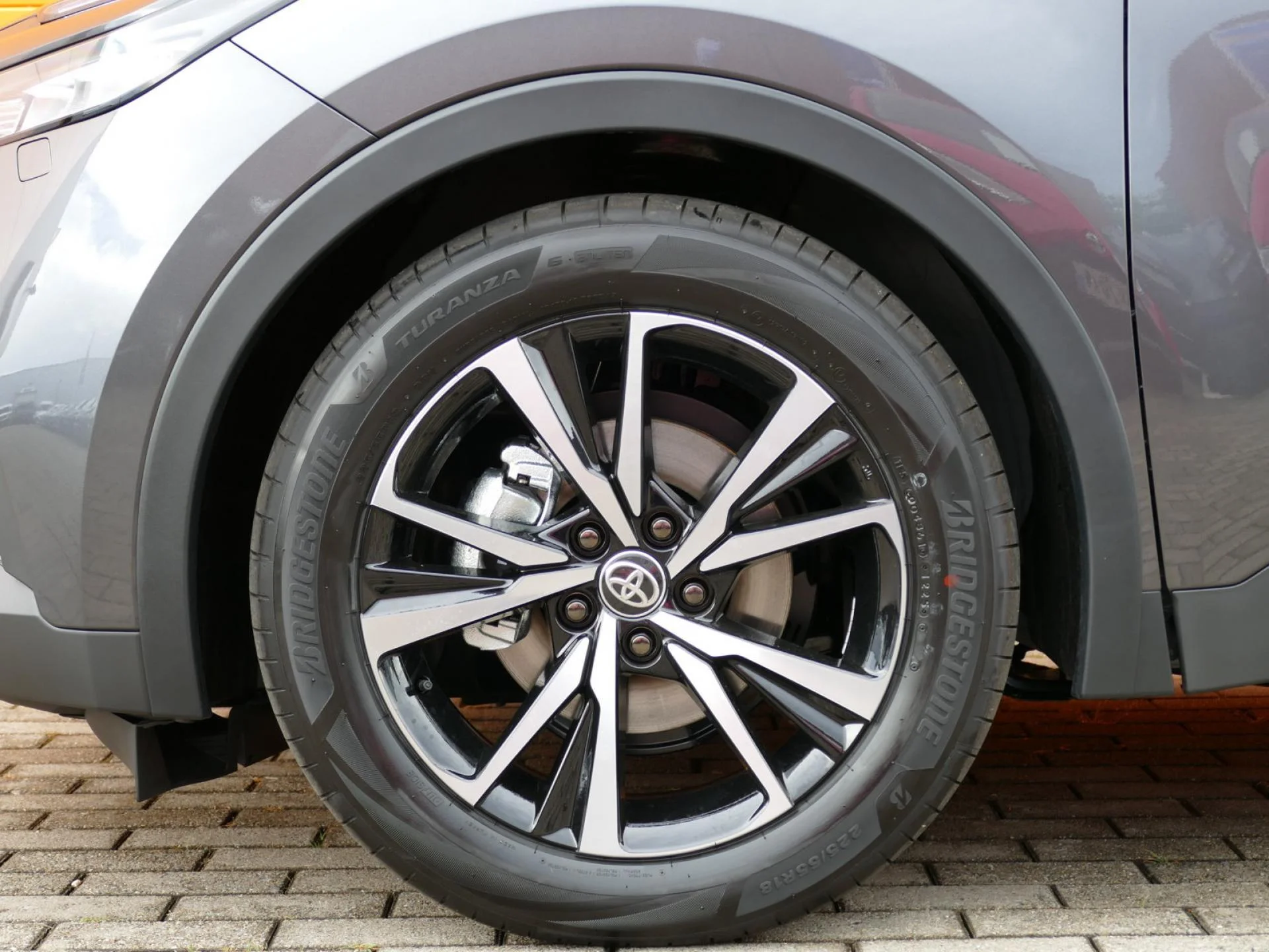 TOYOTA C-HR - Miniature 32 sur 33 - Cliquer pour voir cette photo