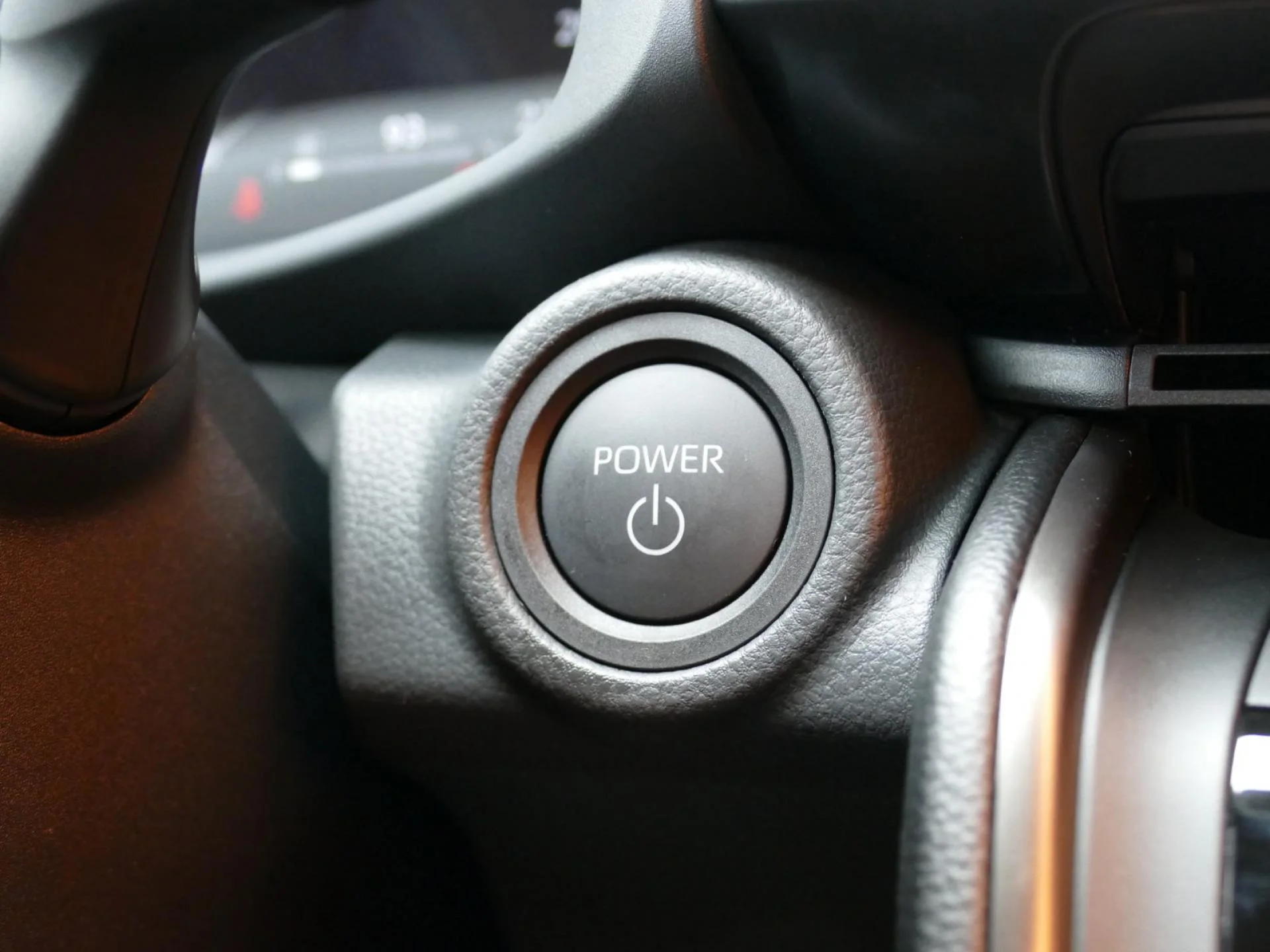 TOYOTA C-HR - Miniature 22 sur 33 - Cliquer pour voir cette photo