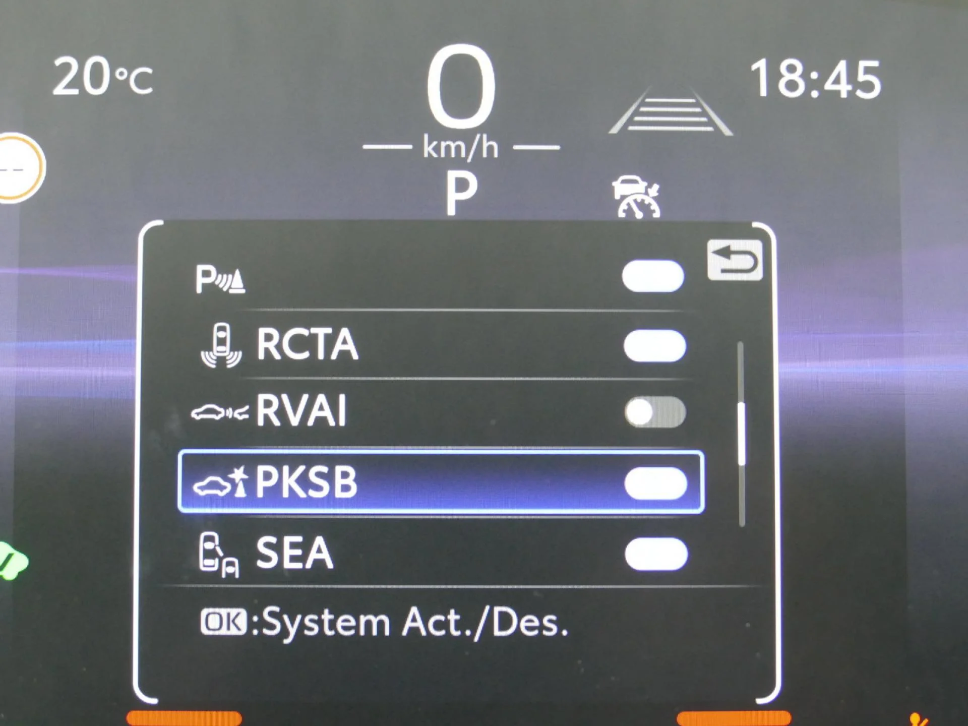 TOYOTA C-HR - Miniature 16 sur 33 - Cliquer pour voir cette photo