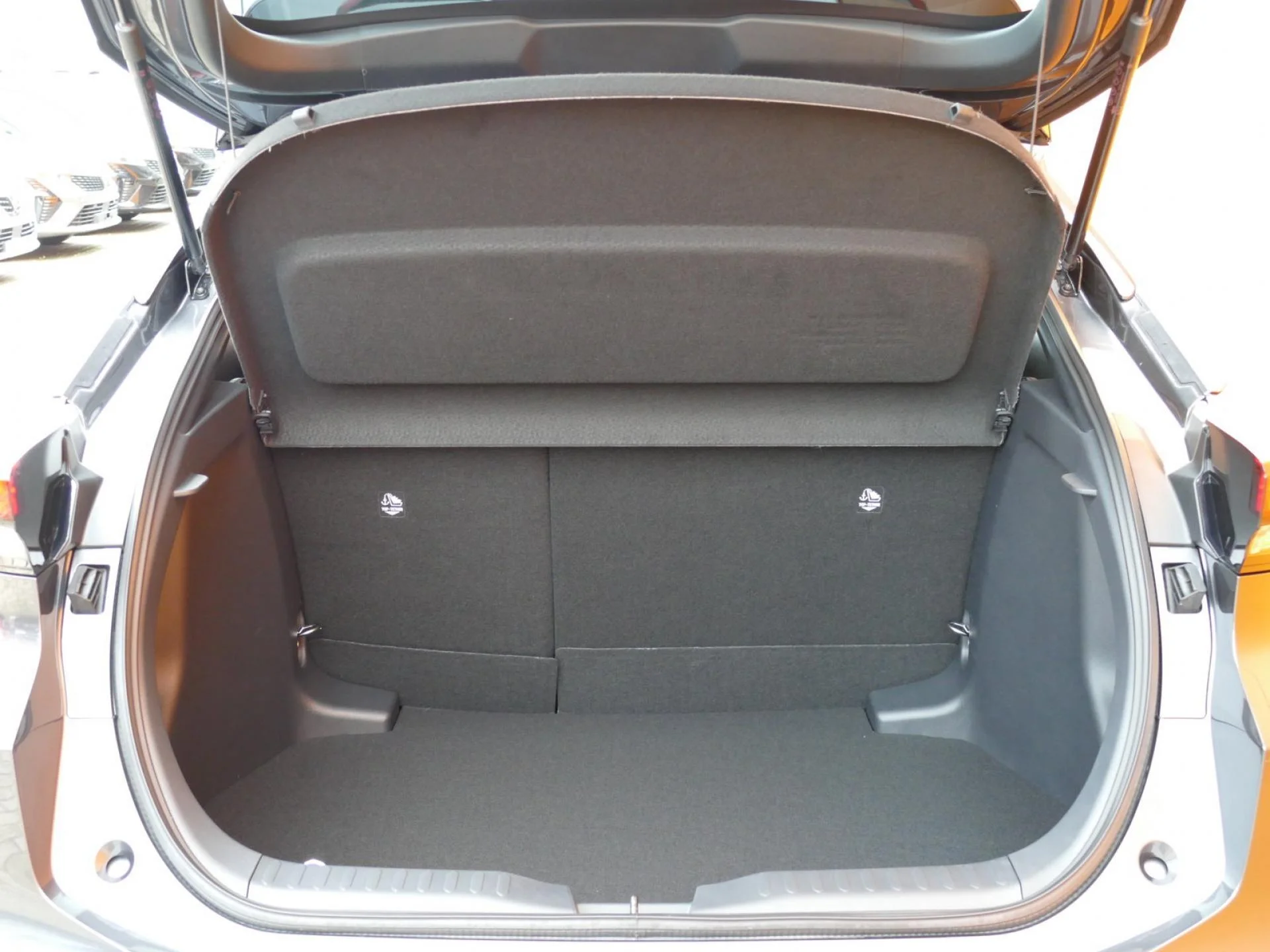 TOYOTA C-HR - Miniature 8 sur 33 - Cliquer pour voir cette photo
