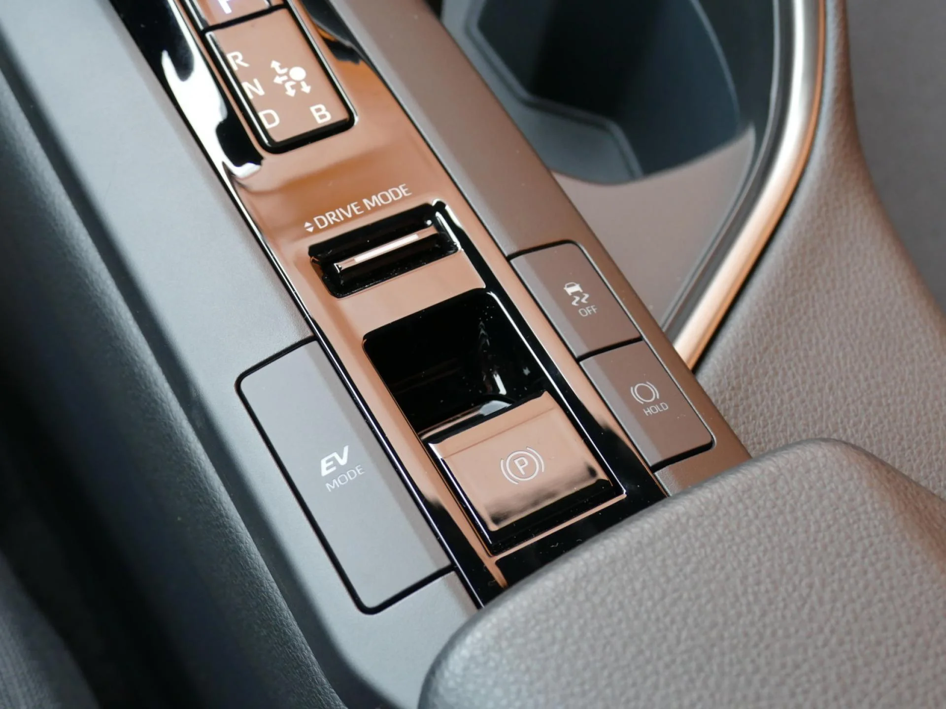 TOYOTA C-HR - Miniature 19 sur 33 - Cliquer pour voir cette photo