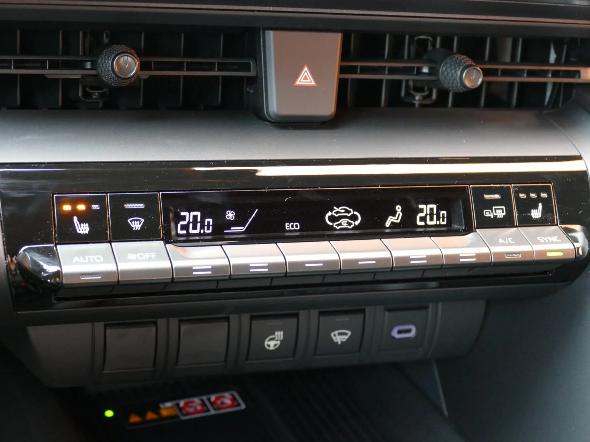 TOYOTA C-HR - Miniature 12 sur 33 - Cliquer pour voir cette photo