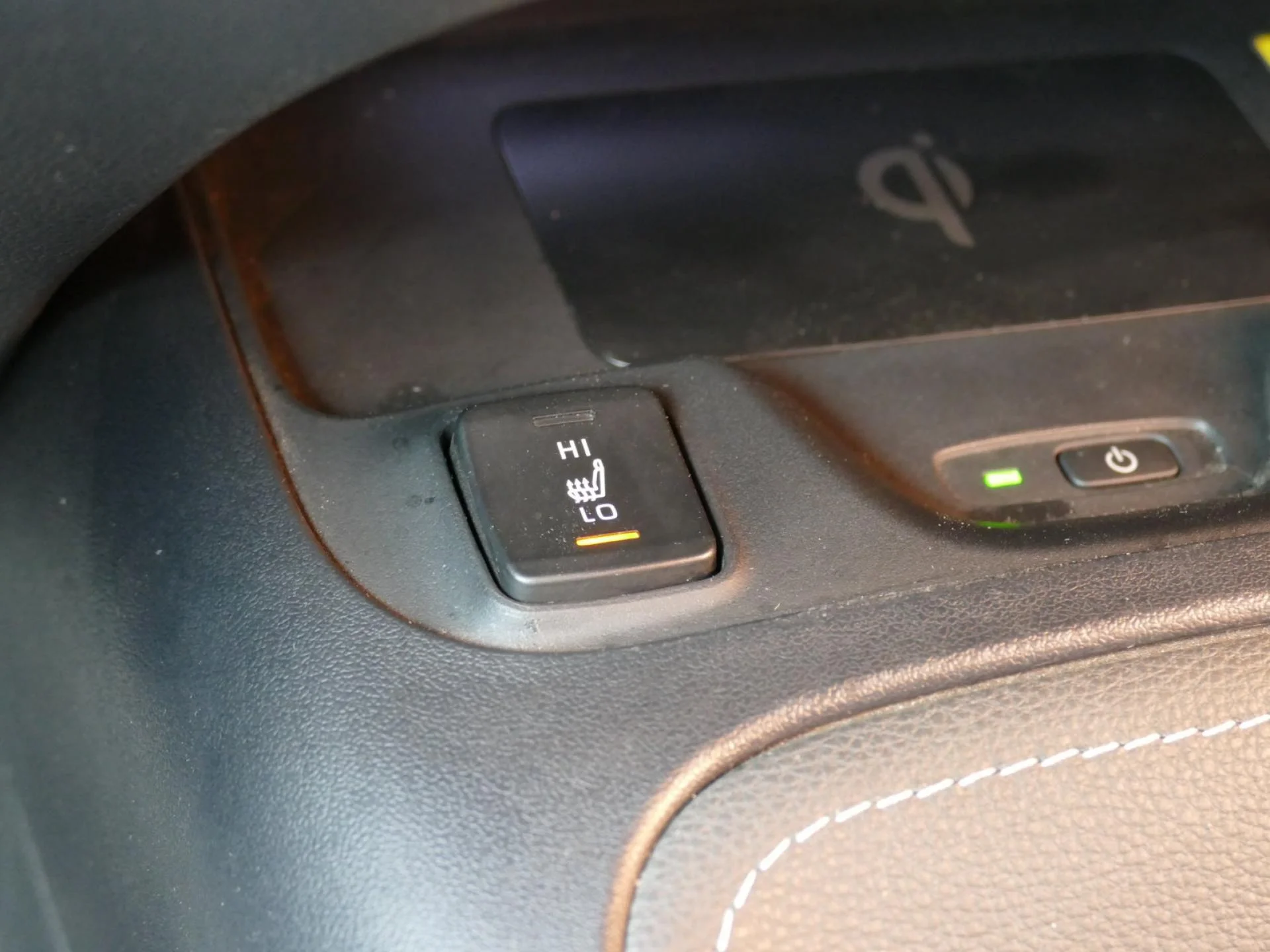 TOYOTA COROLLA TOURING SPORT - Miniature 18 sur 33 - Cliquer pour voir cette photo