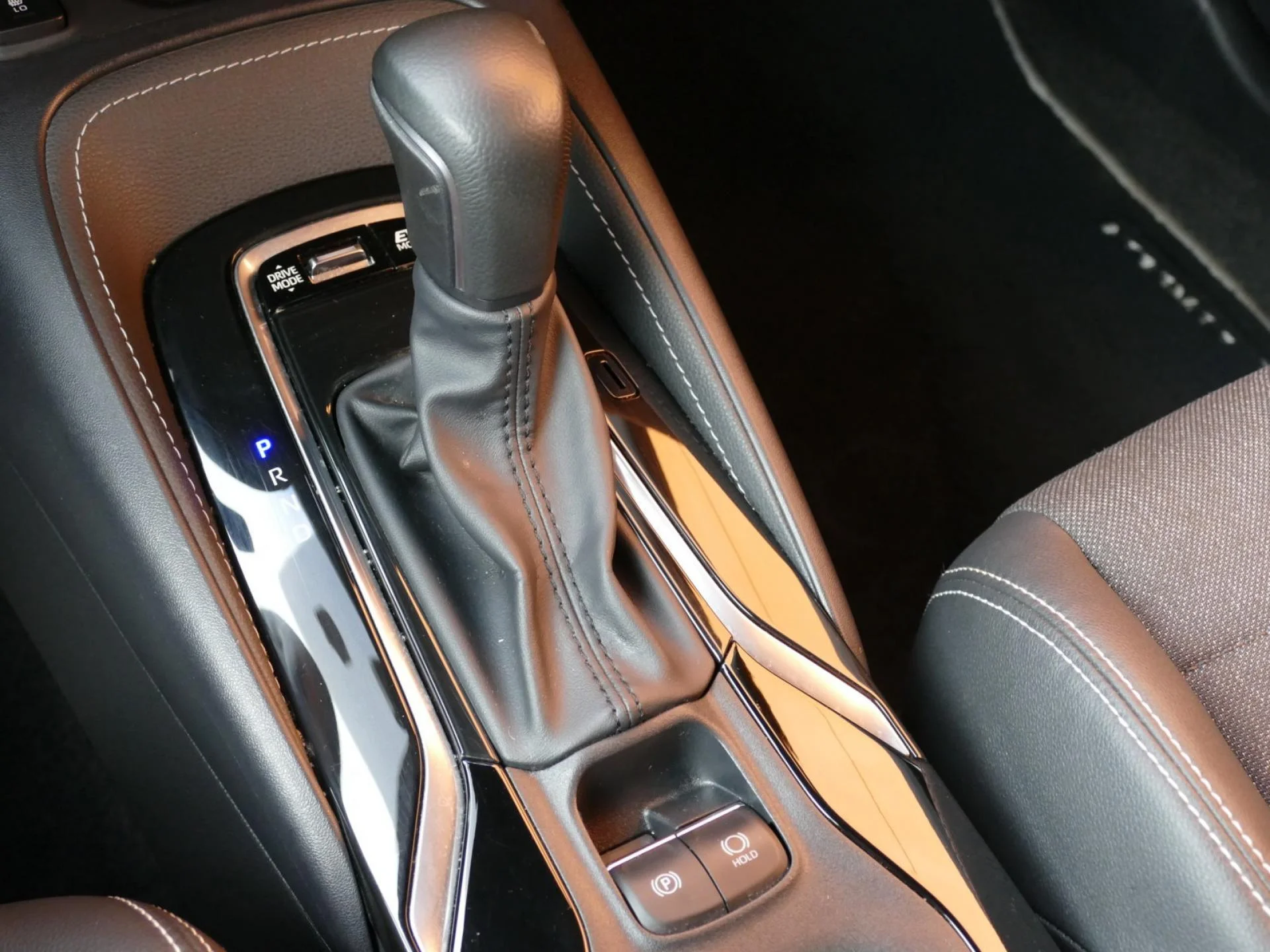 TOYOTA COROLLA TOURING SPORT - Miniature 17 sur 33 - Cliquer pour voir cette photo