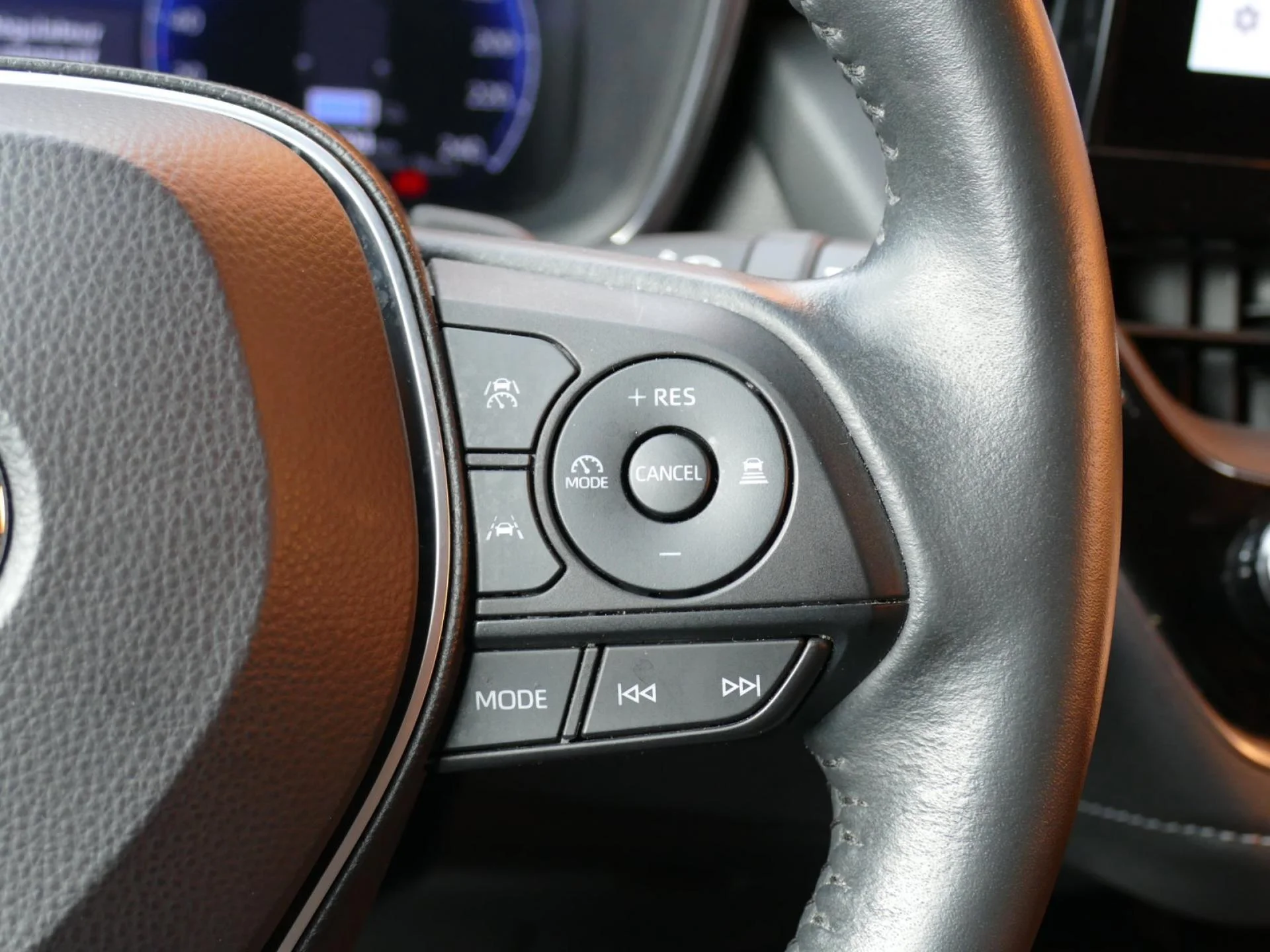 TOYOTA COROLLA TOURING SPORT - Miniature 15 sur 33 - Cliquer pour voir cette photo