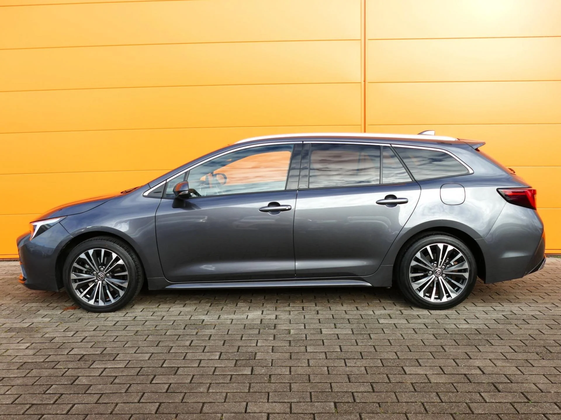 TOYOTA COROLLA TOURING SPORT - Miniature 3 sur 33 - Cliquer pour voir cette photo