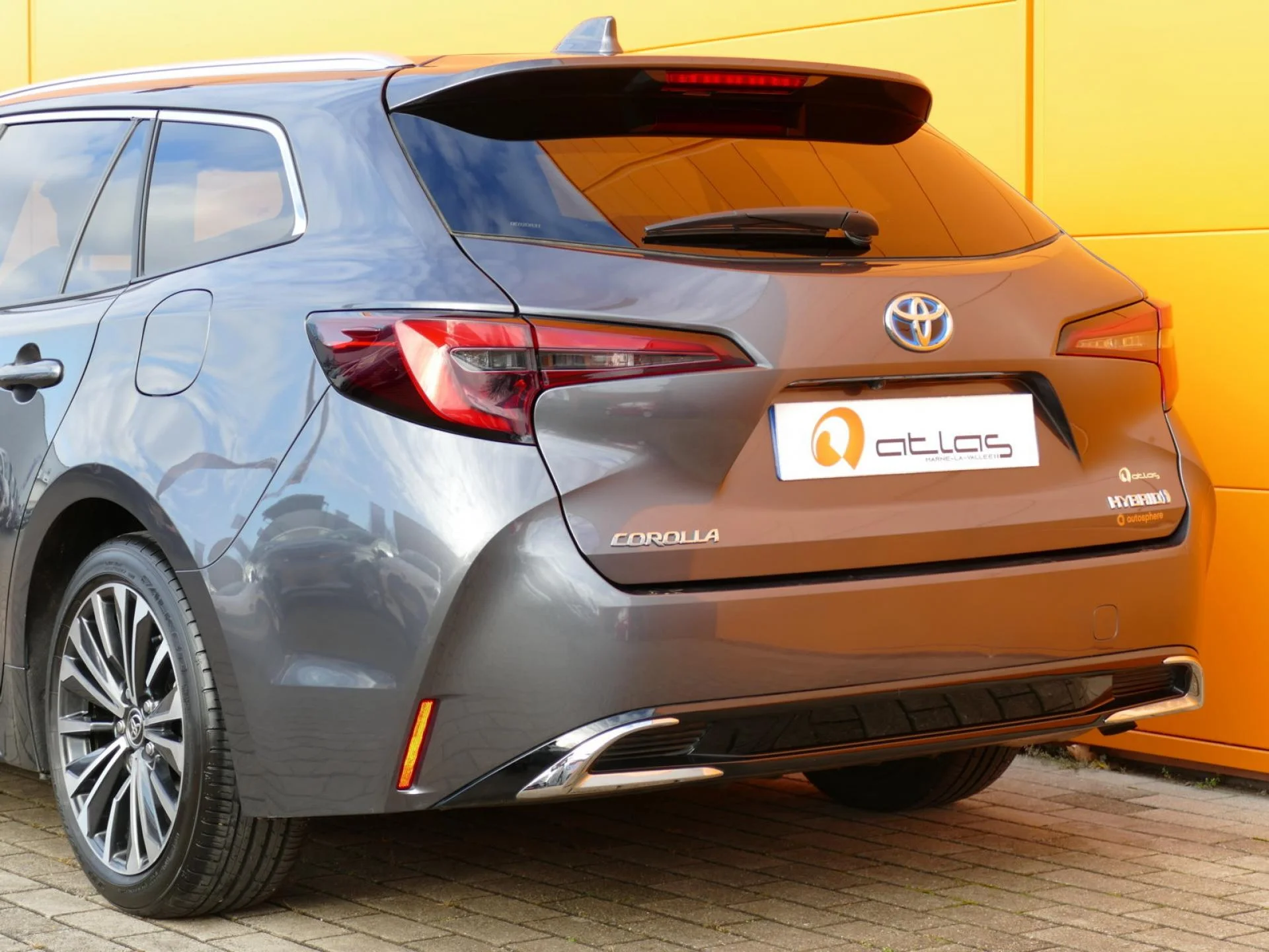 TOYOTA COROLLA TOURING SPORT - Miniature 32 sur 33 - Cliquer pour voir cette photo