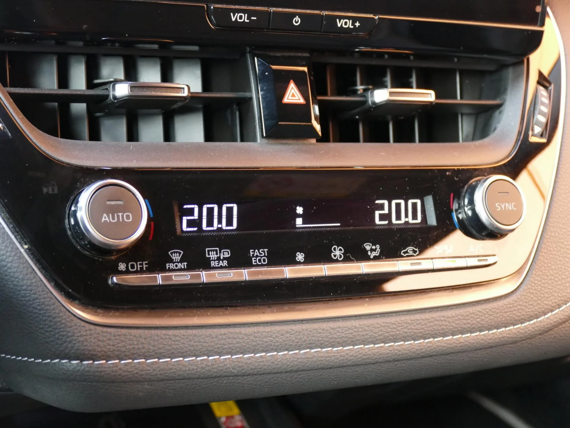 TOYOTA COROLLA TOURING SPORT - Miniature 12 sur 33 - Cliquer pour voir cette photo