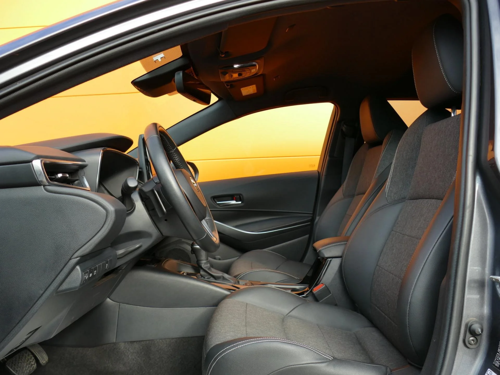 TOYOTA COROLLA TOURING SPORT - Miniature 6 sur 33 - Cliquer pour voir cette photo