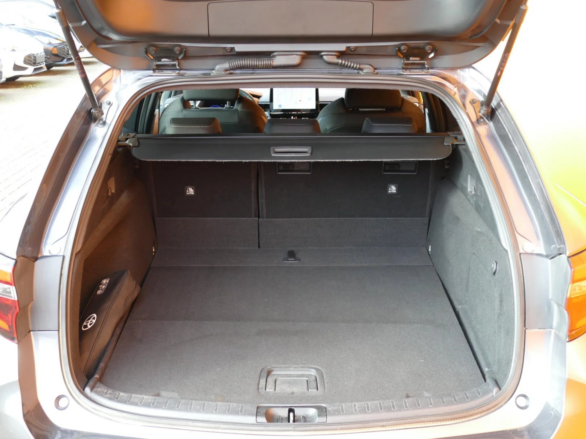 TOYOTA COROLLA TOURING SPORT - Miniature 8 sur 33 - Cliquer pour voir cette photo