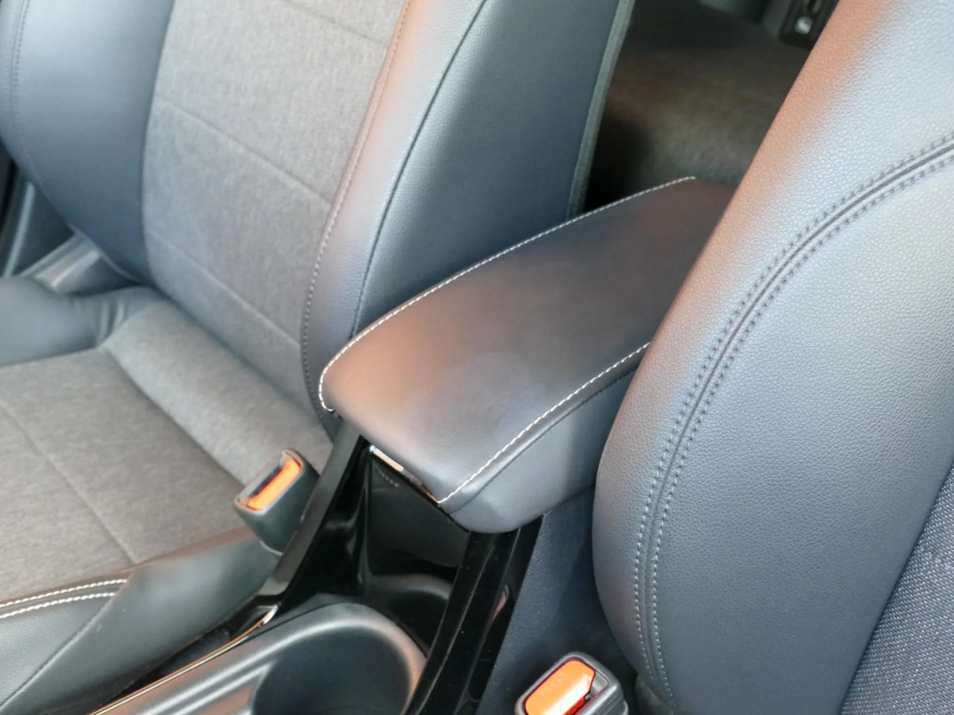 TOYOTA COROLLA - Miniature 22 sur 32 - Cliquer pour voir cette photo