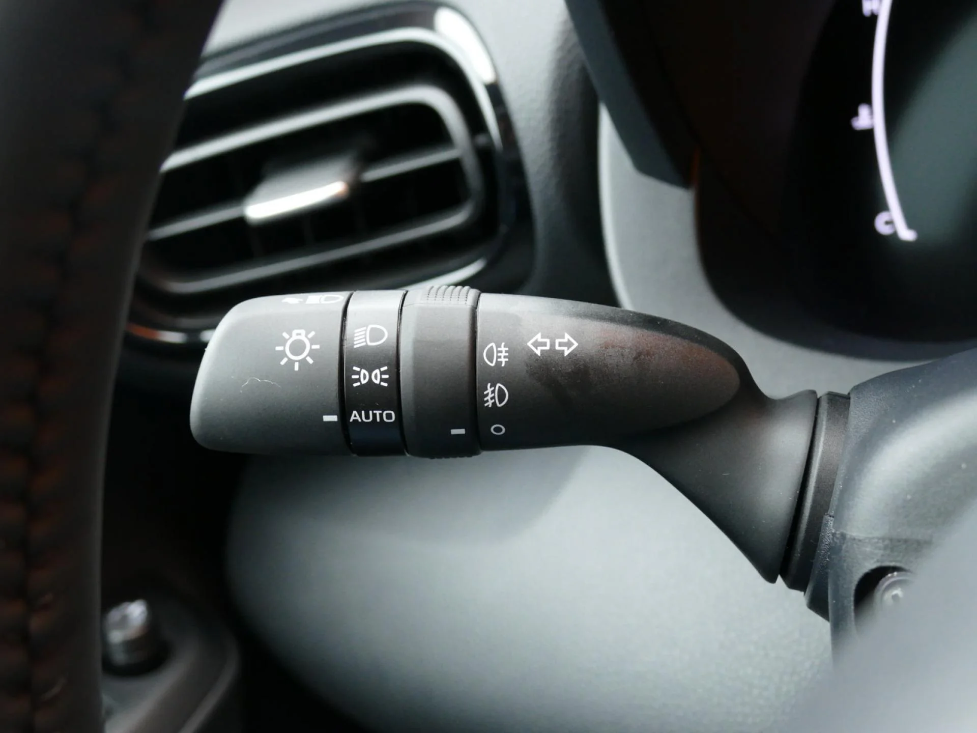 TOYOTA YARIS CROSS - Miniature 27 sur 33 - Cliquer pour voir cette photo