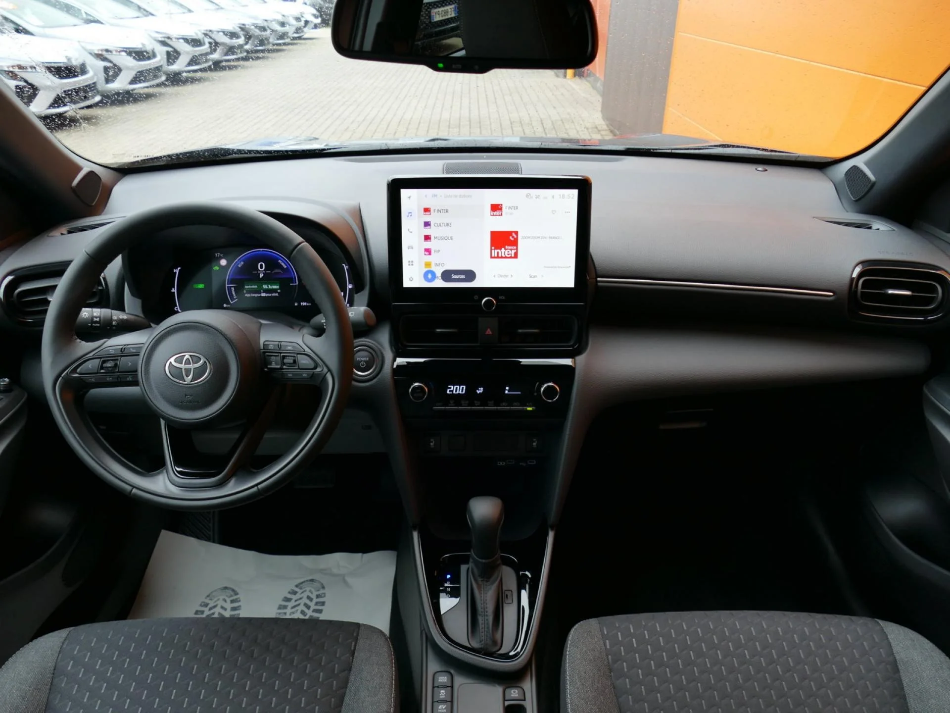 TOYOTA YARIS CROSS - Miniature 5 sur 33 - Cliquer pour voir cette photo