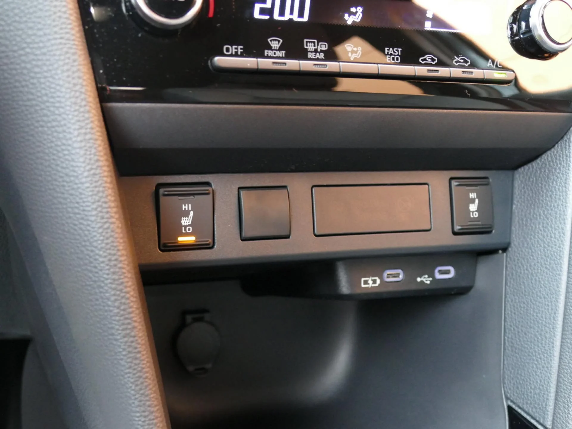TOYOTA YARIS CROSS - Miniature 18 sur 33 - Cliquer pour voir cette photo