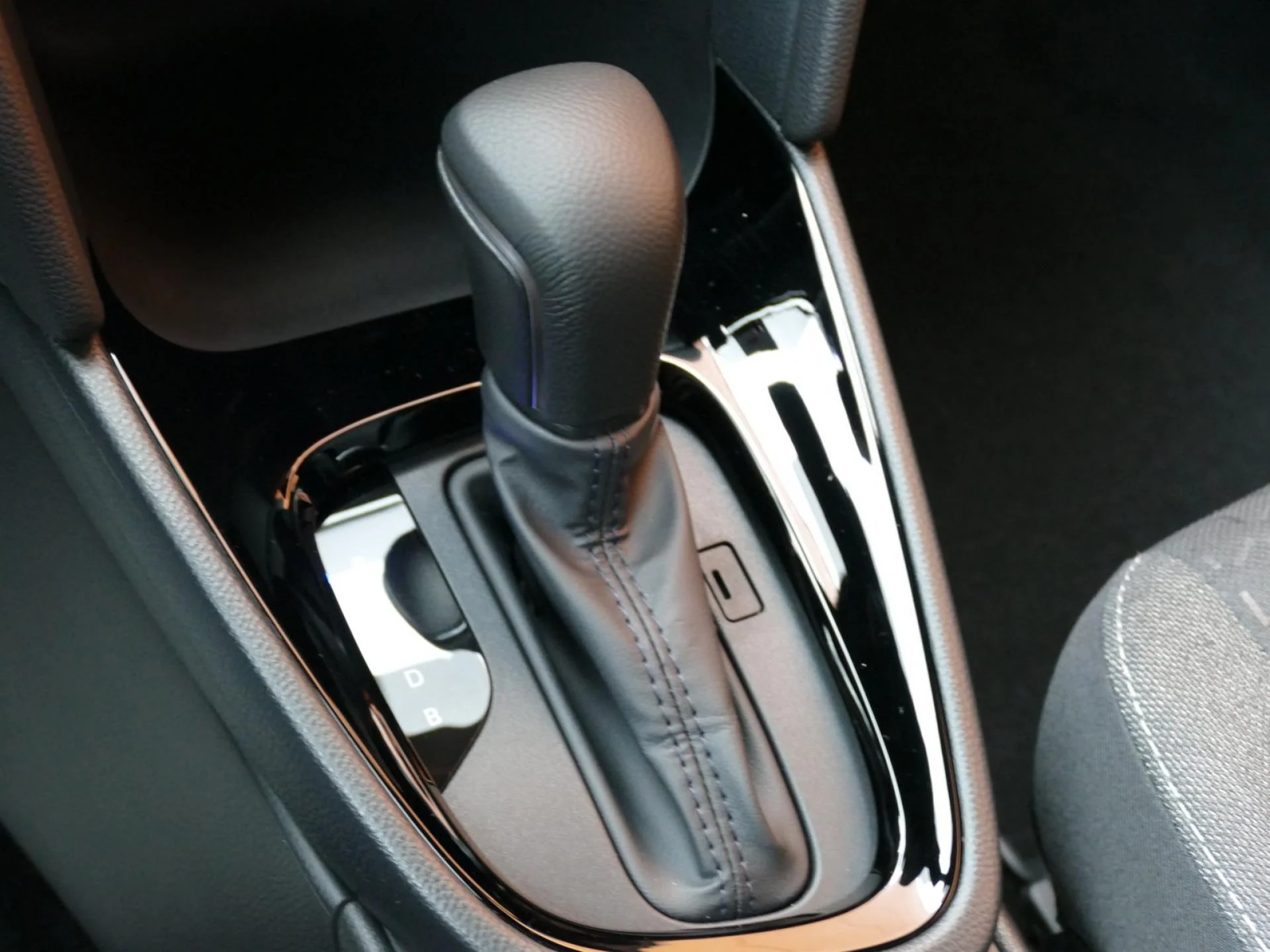 TOYOTA YARIS CROSS - Miniature 21 sur 33 - Cliquer pour voir cette photo