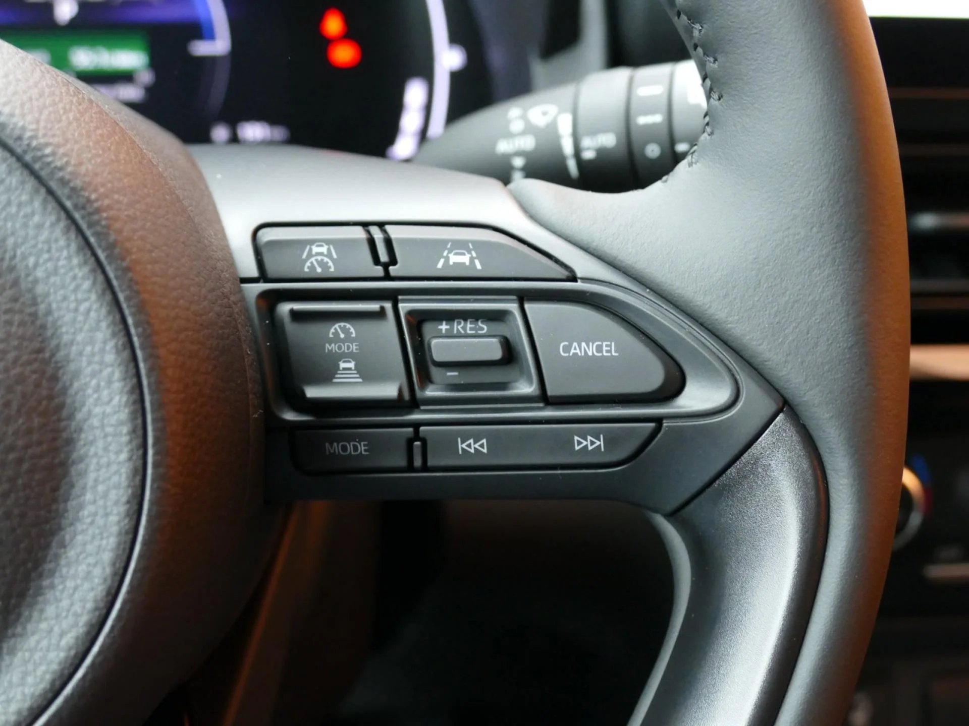 TOYOTA YARIS CROSS - Miniature 17 sur 35 - Cliquer pour voir cette photo